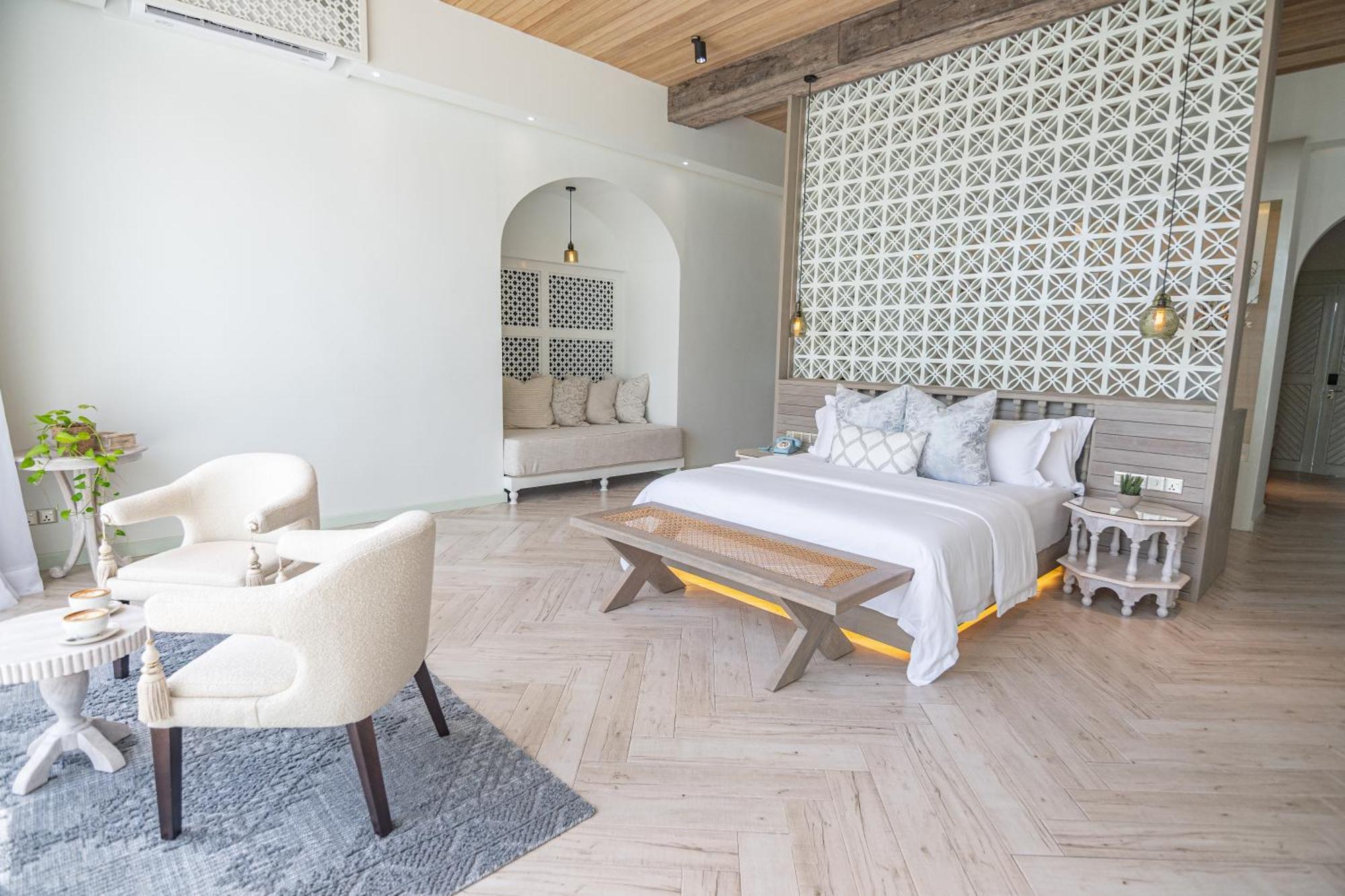 Beach Pool Suite