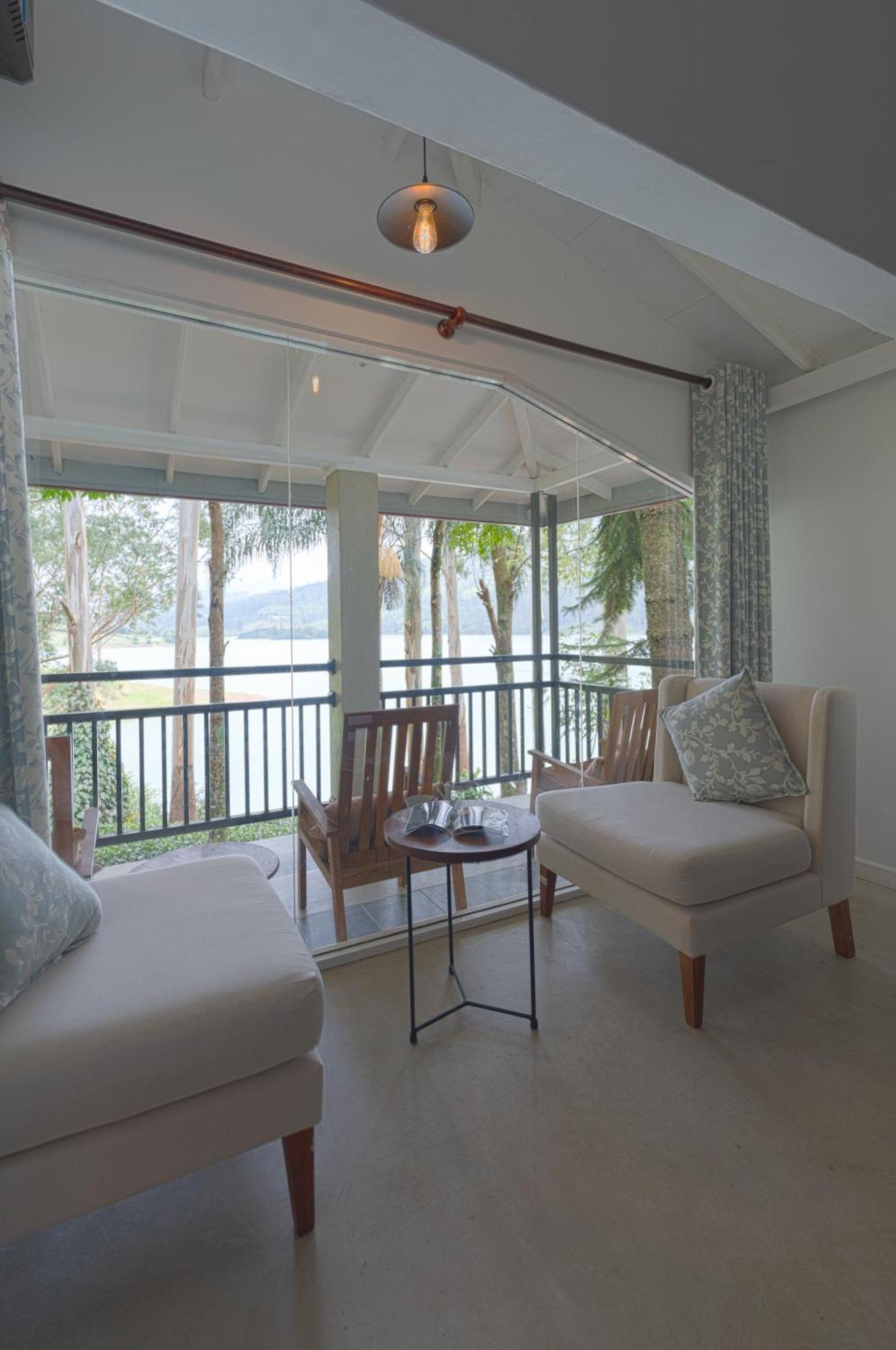 Two-Bedroom Bungalow with Lake View