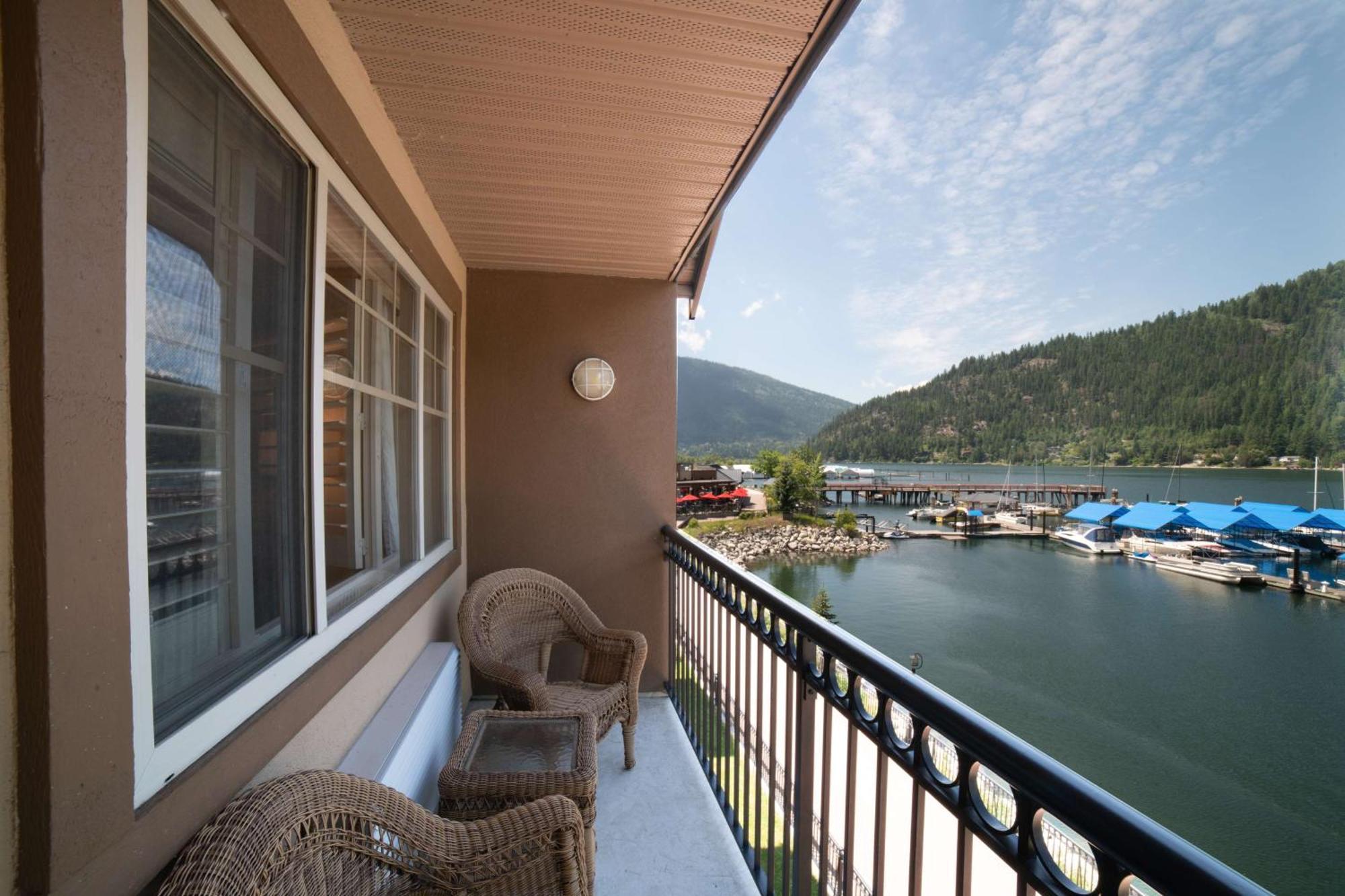 King Room with Sofa Bed and Spa Tub - Balcony/Lake View