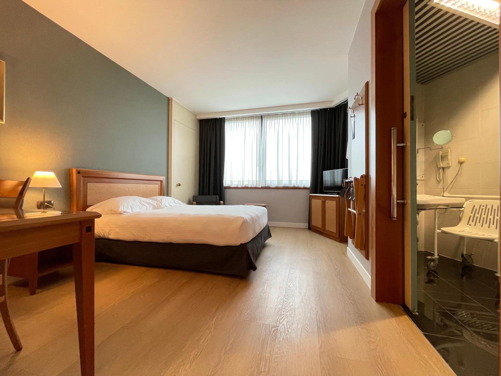 Chambre Double Standard - Accessible aux Personnes à Mobilité Réduite