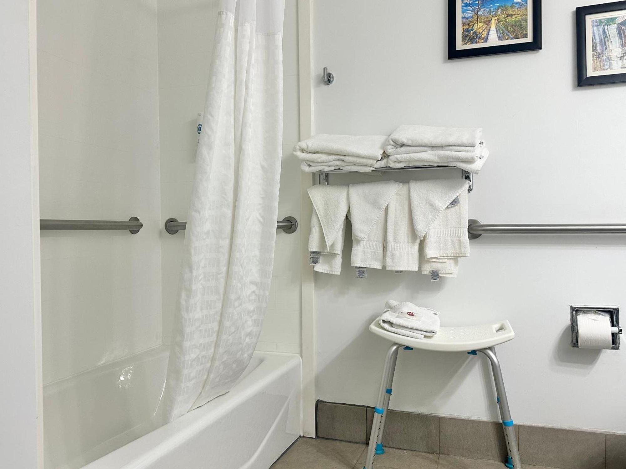 King Suite - Accessible/Non-Smoking