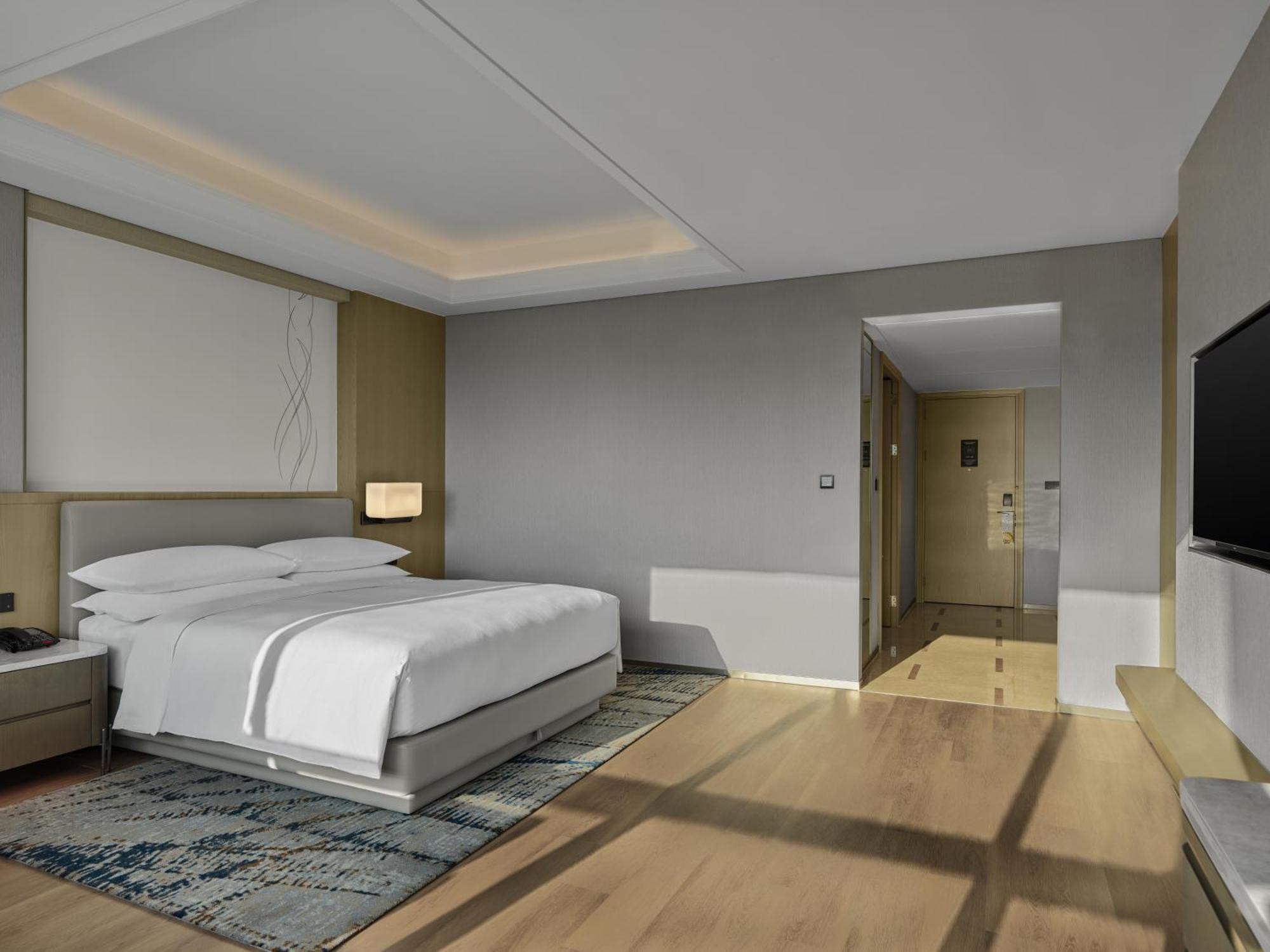 King Room with City View - High Floor