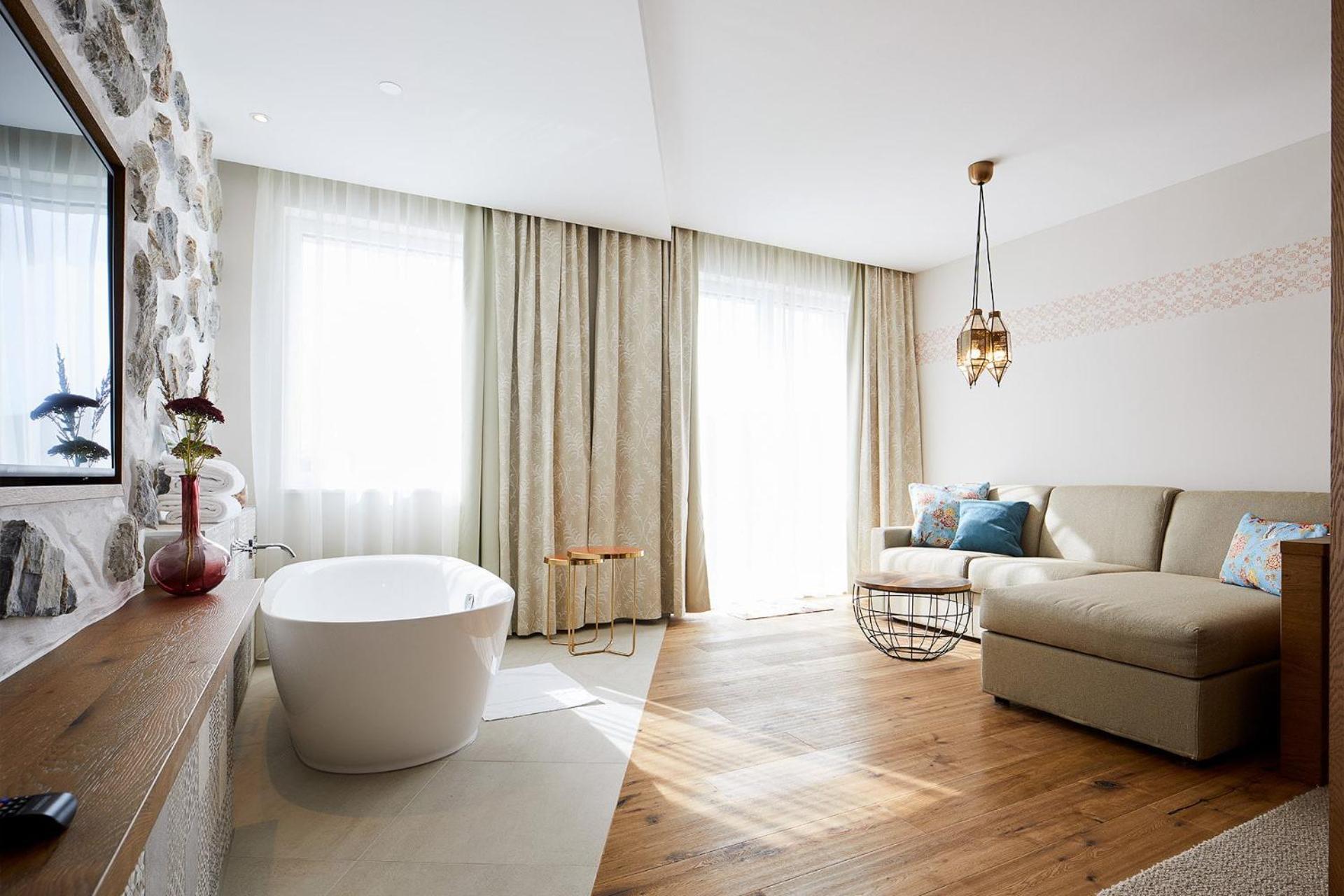 Suite Balcony,1625455149:JPEG