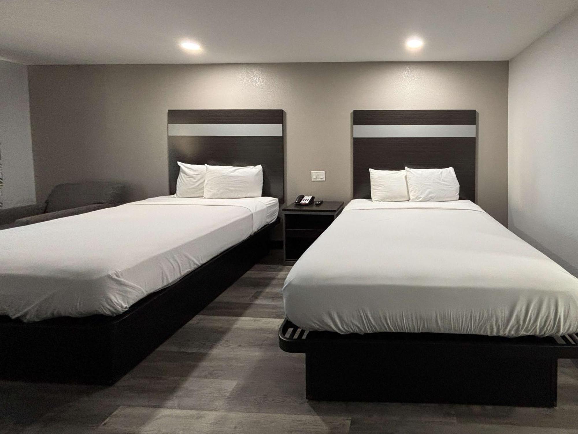 Queen Room with Two Queen Beds - Smoking