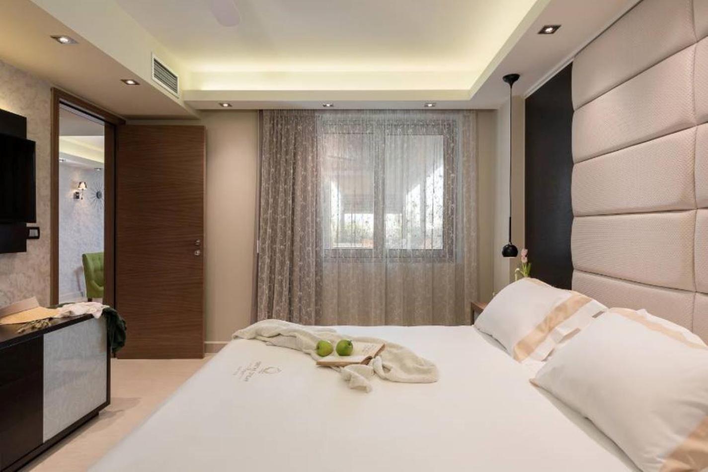Luxury Executive Suite Sea View,1627207715:JPEG