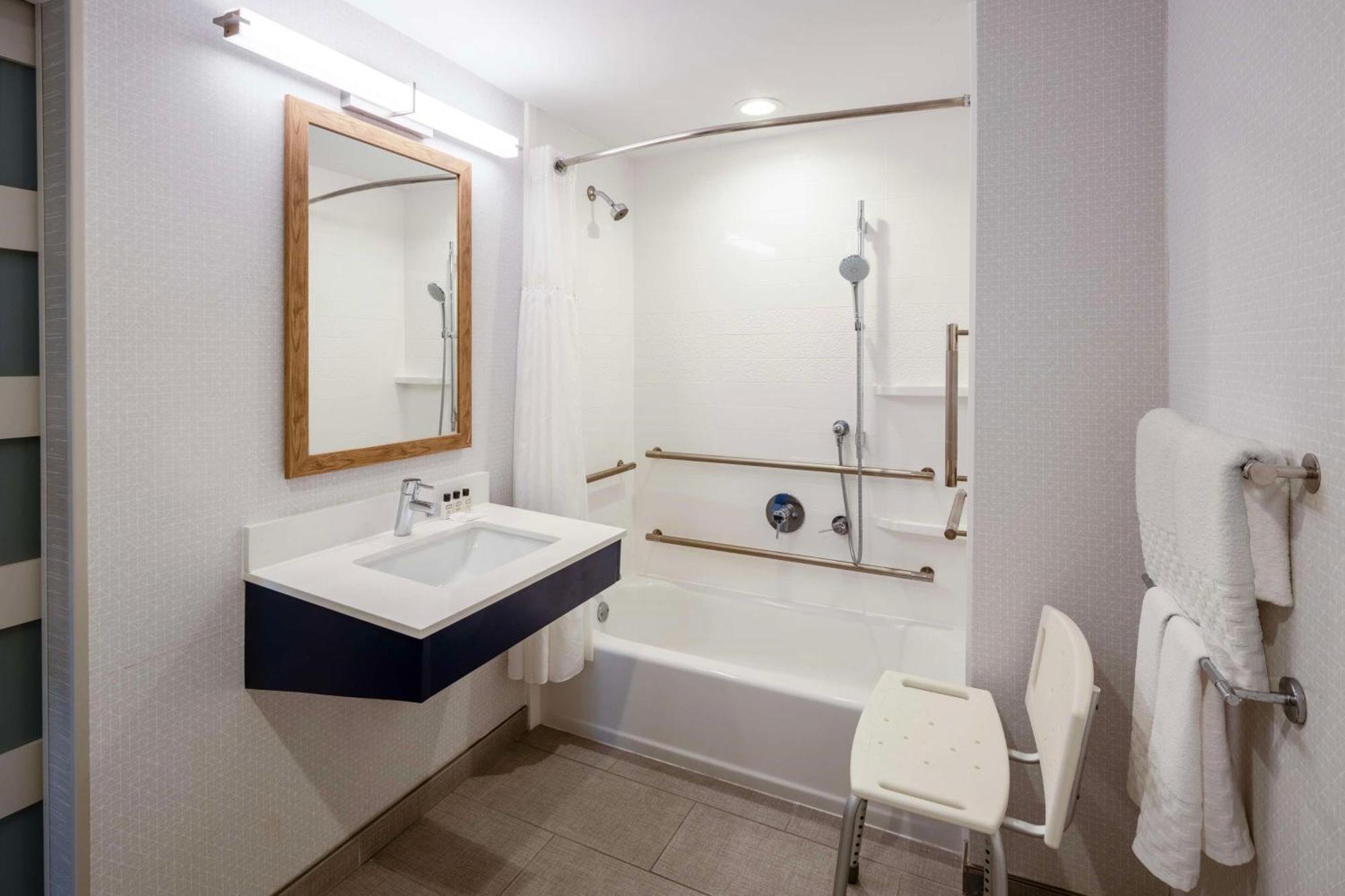 King Room with Bath Tub - Disability Access/Non-Smoking