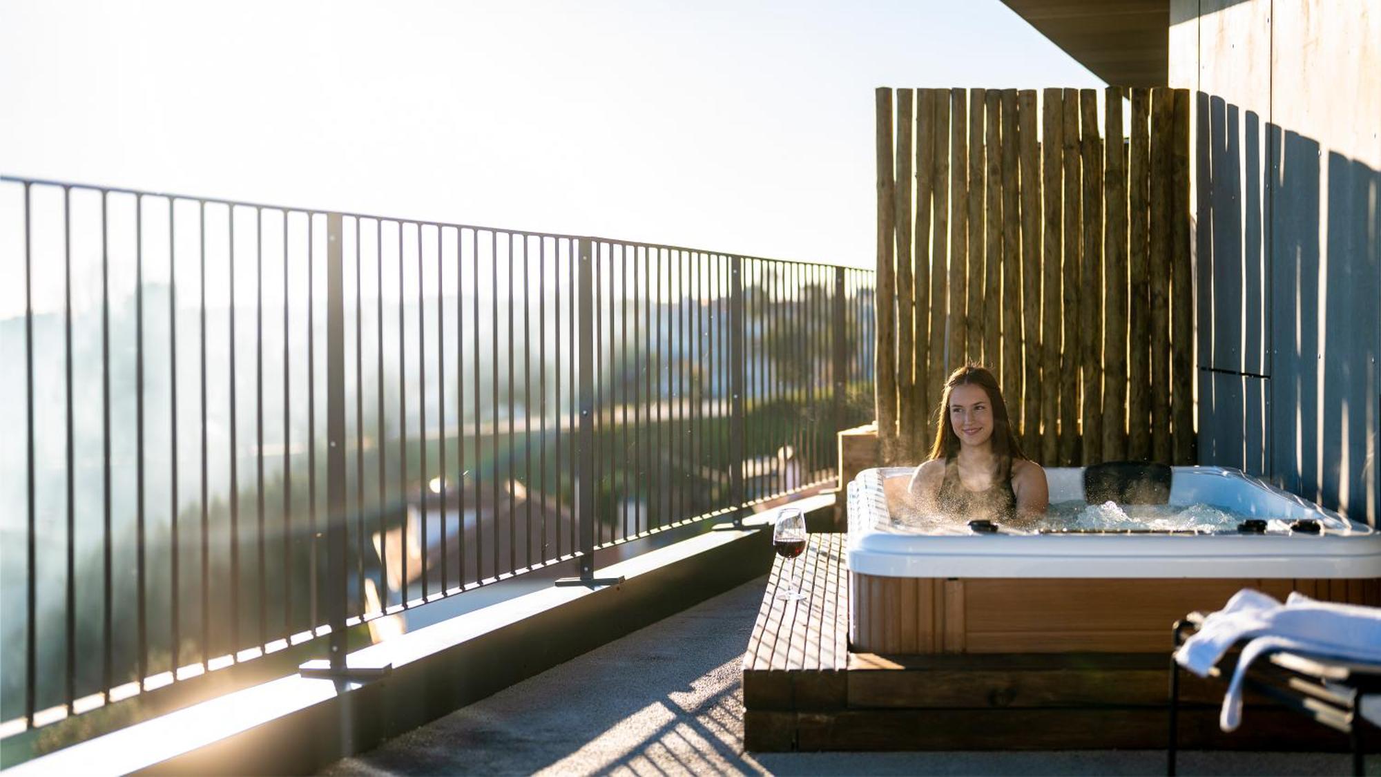 Suite with Balcony and Exterior Jacuzzi