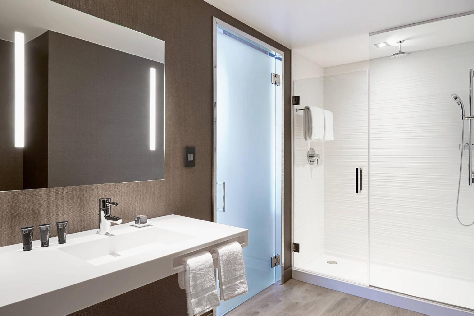 Corner King Suite