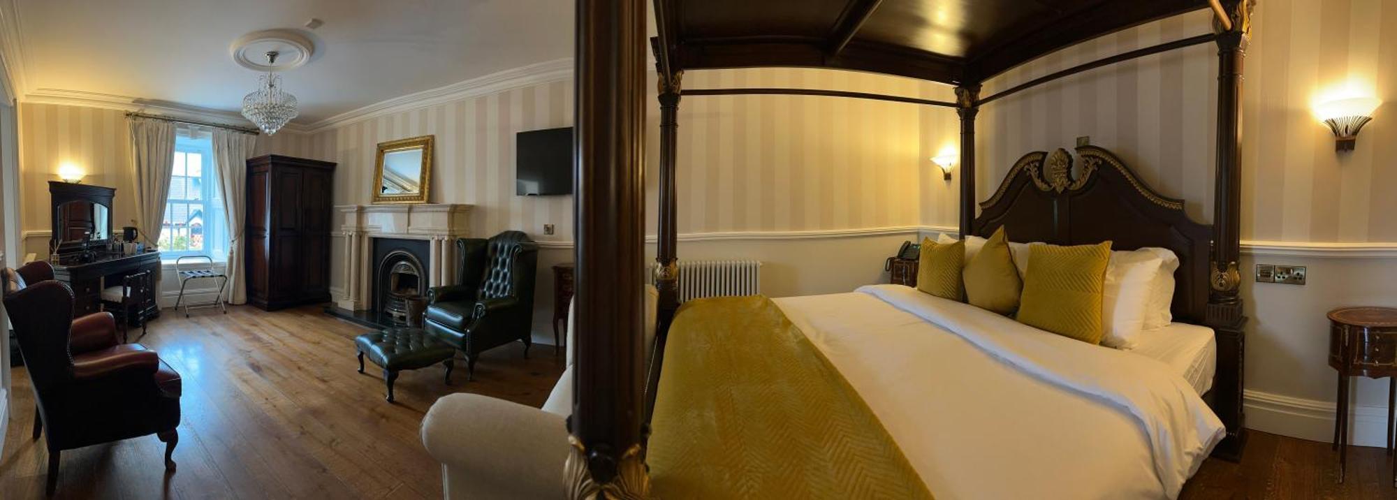 Deluxe King Suite