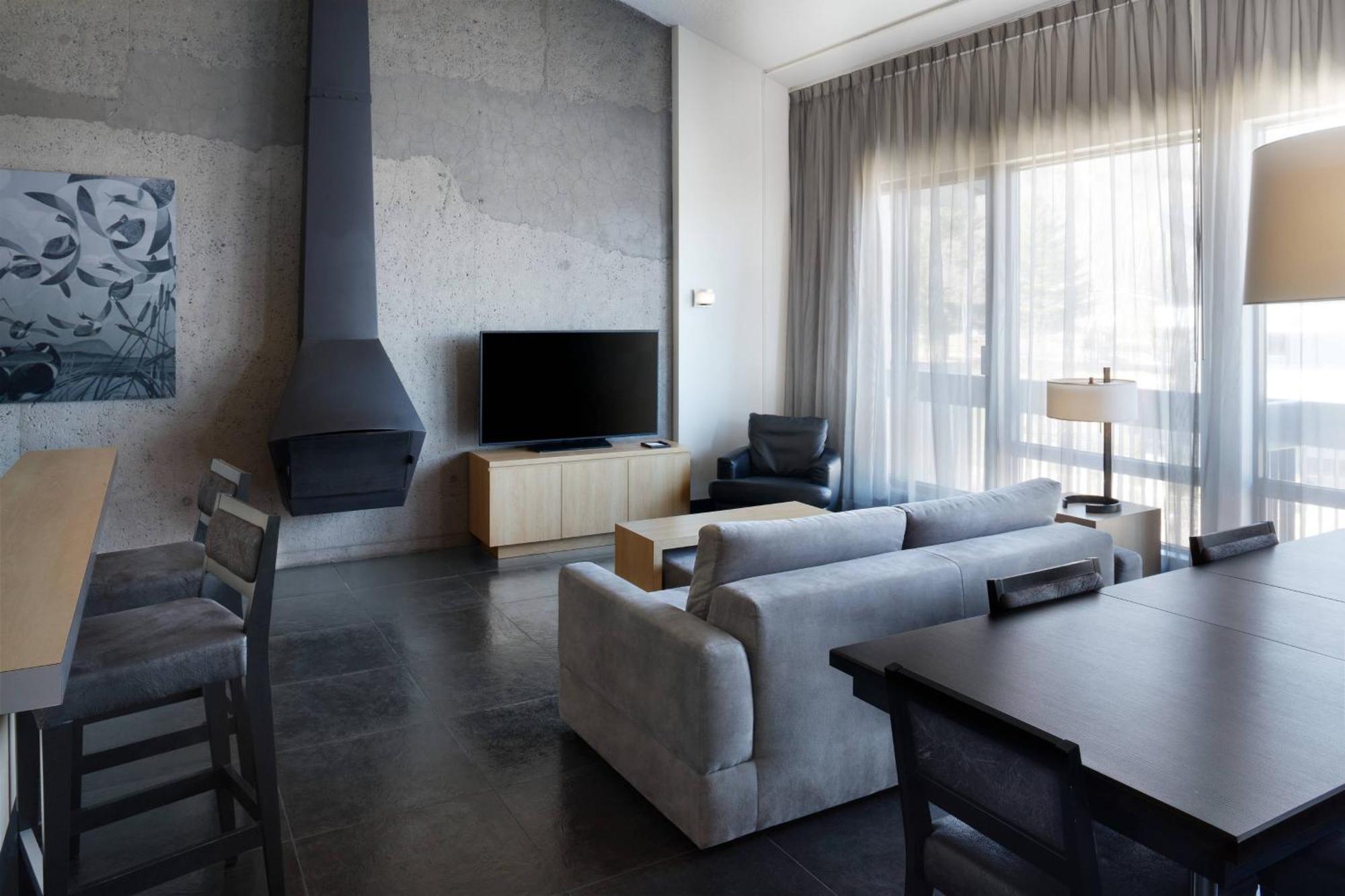 Two-Bedroom Penthouse Suite One King Bed Two Twin Beds Sofa Bed,1632208936:JPEG