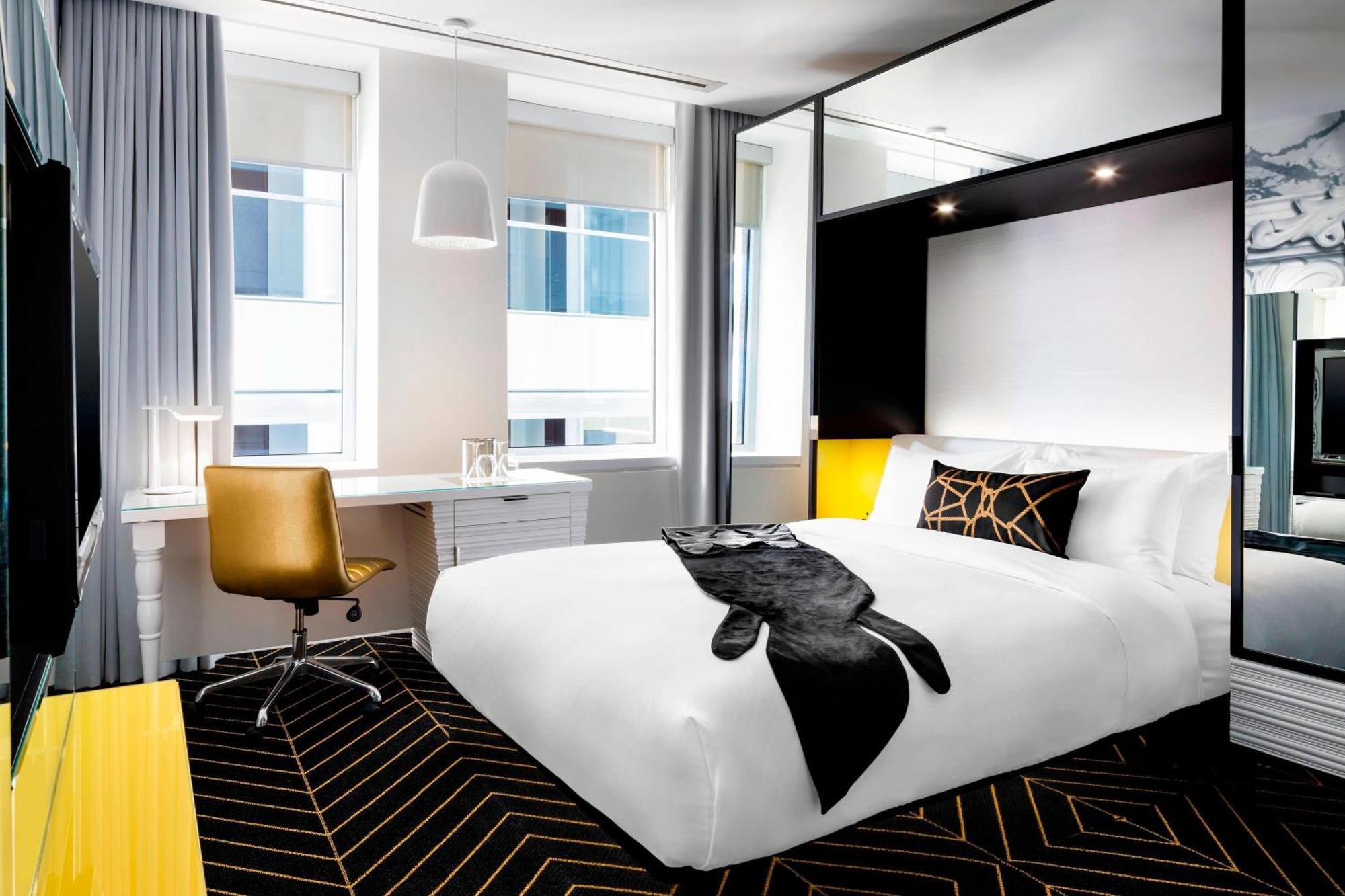 Cozy Queen Room One Queen Bed