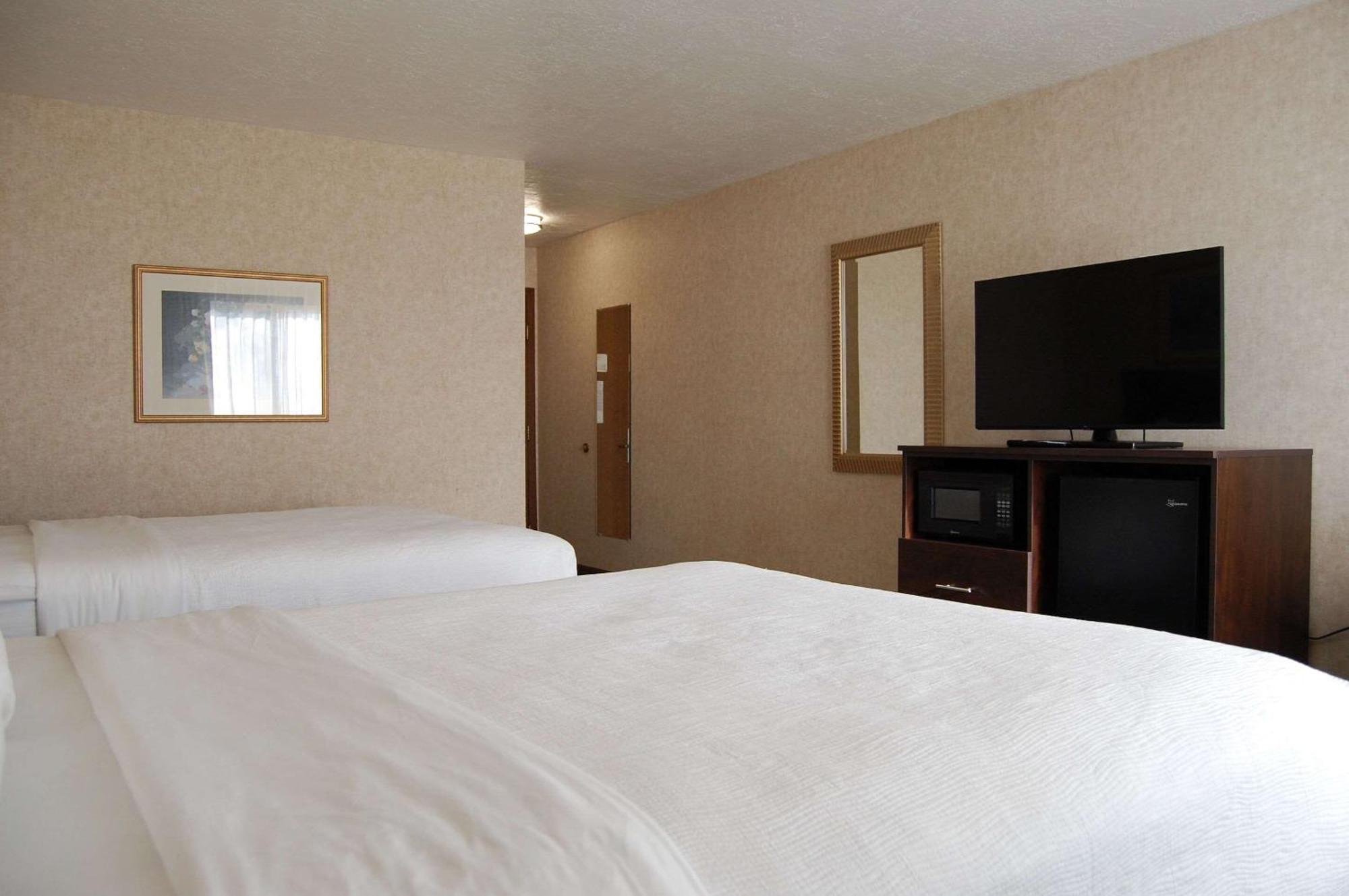 Queen Room Two Queen Beds Non-Smoking