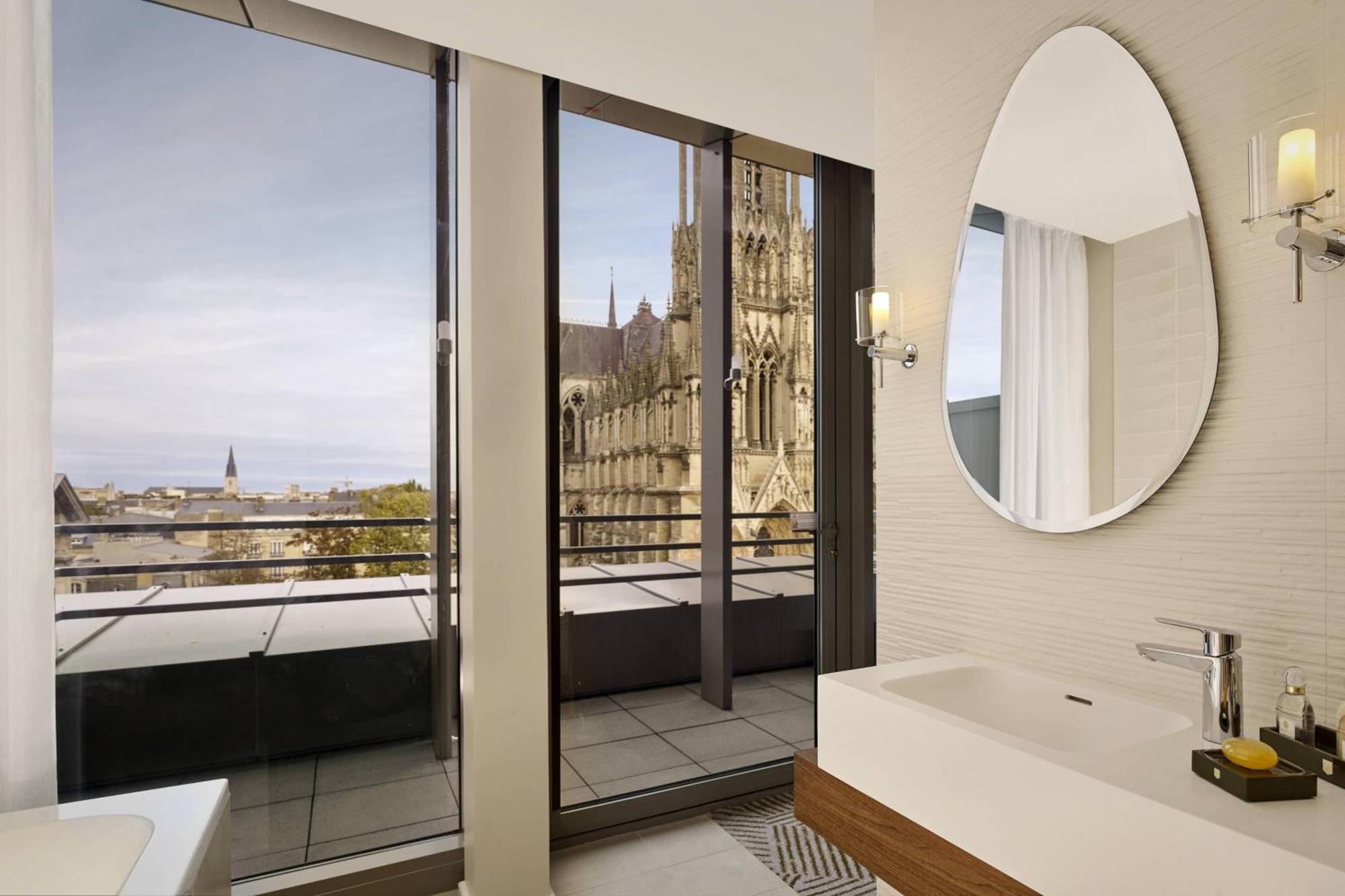Executive King room Cathedrale view,1632308846:JPEG