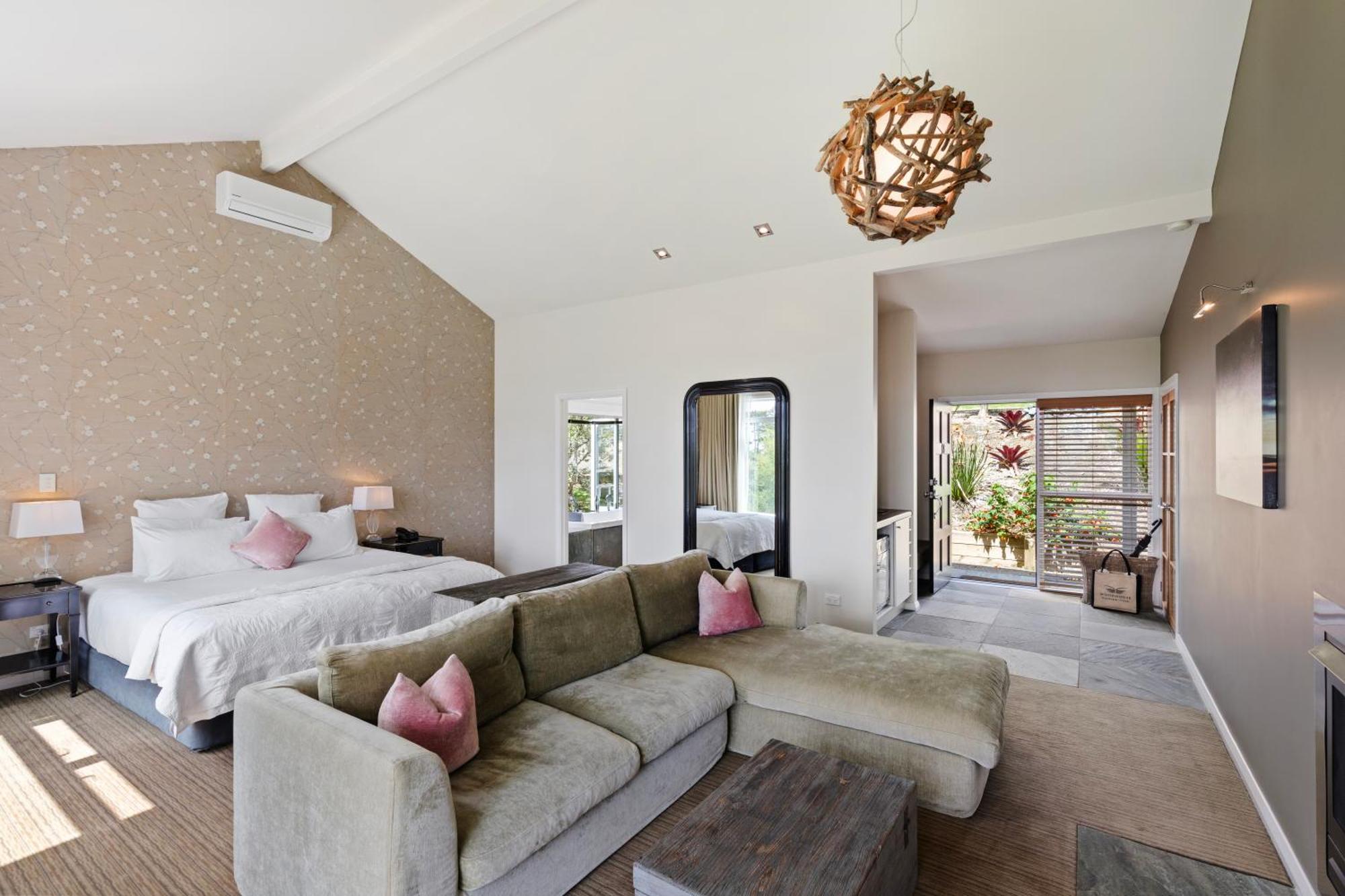 Deluxe King Suite
