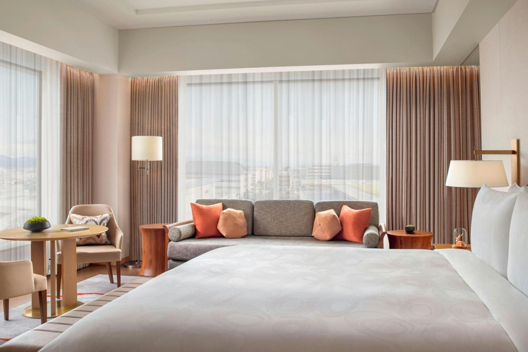 Griffin Junior Suite Junior Suite 1 King Sofa bed City view