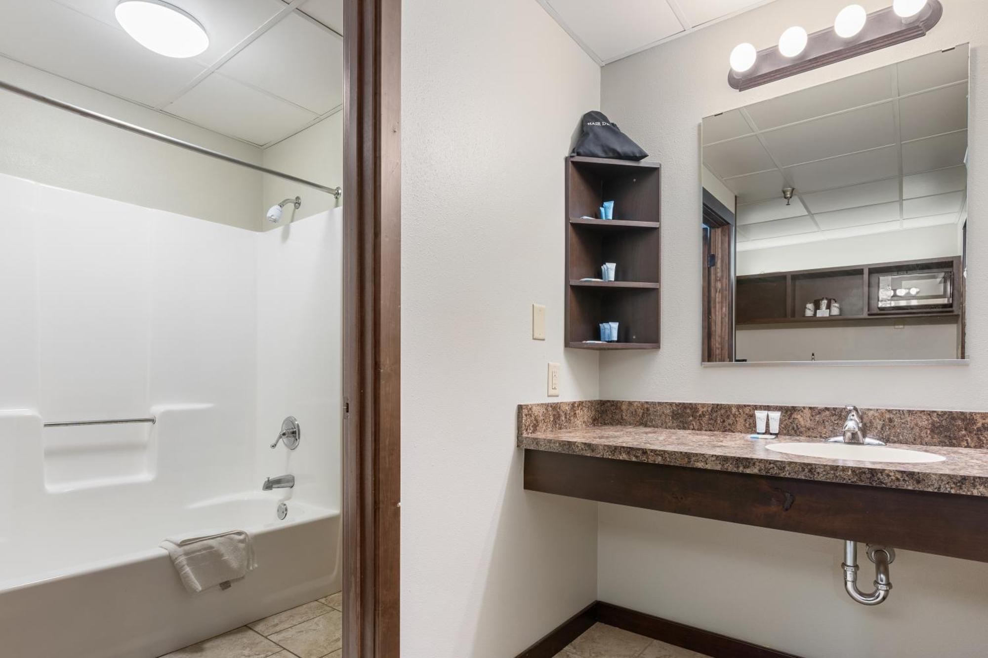 Jr Suite 2 Queen
