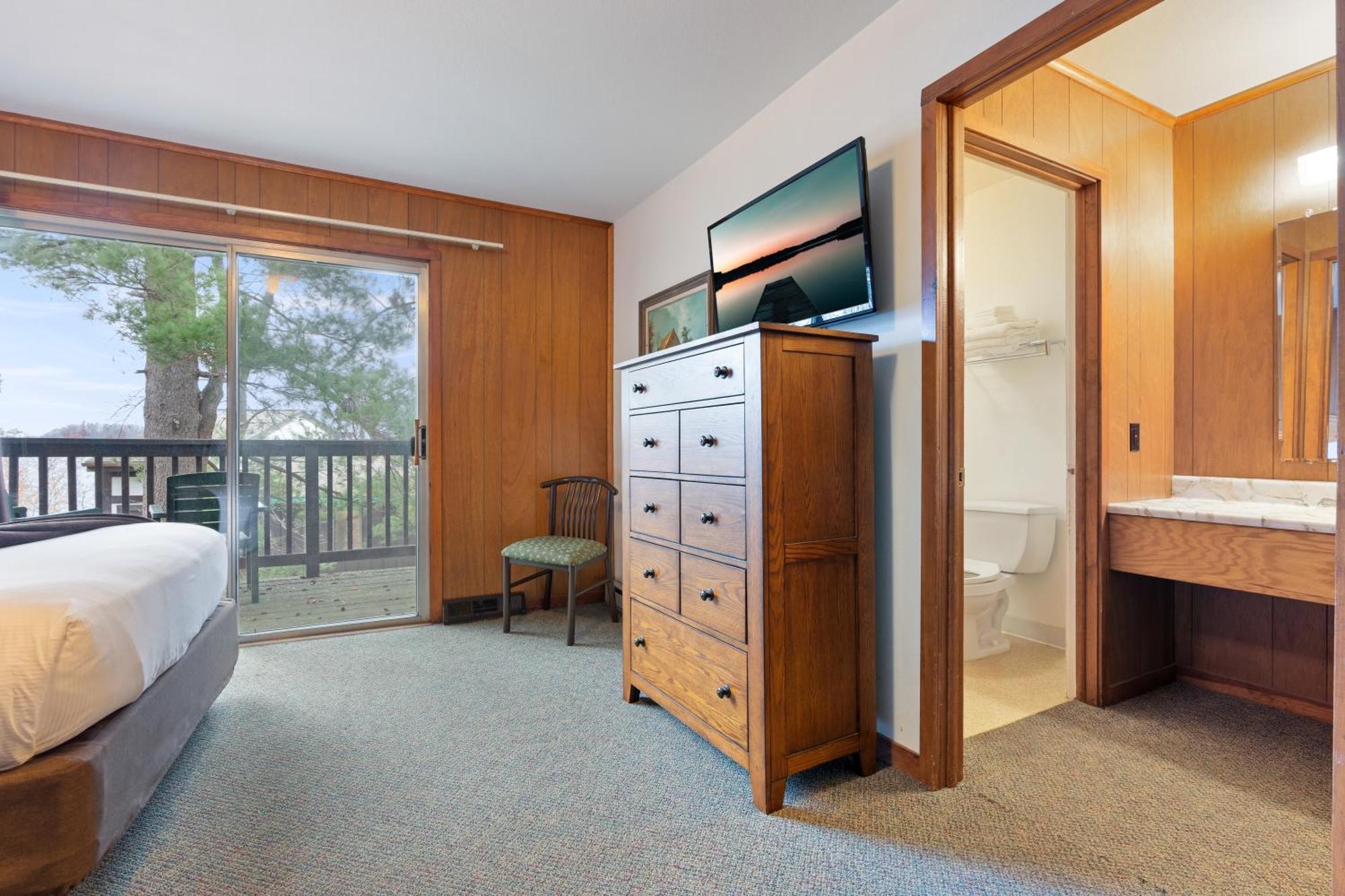 Hillside 2 Bedroom Cabin