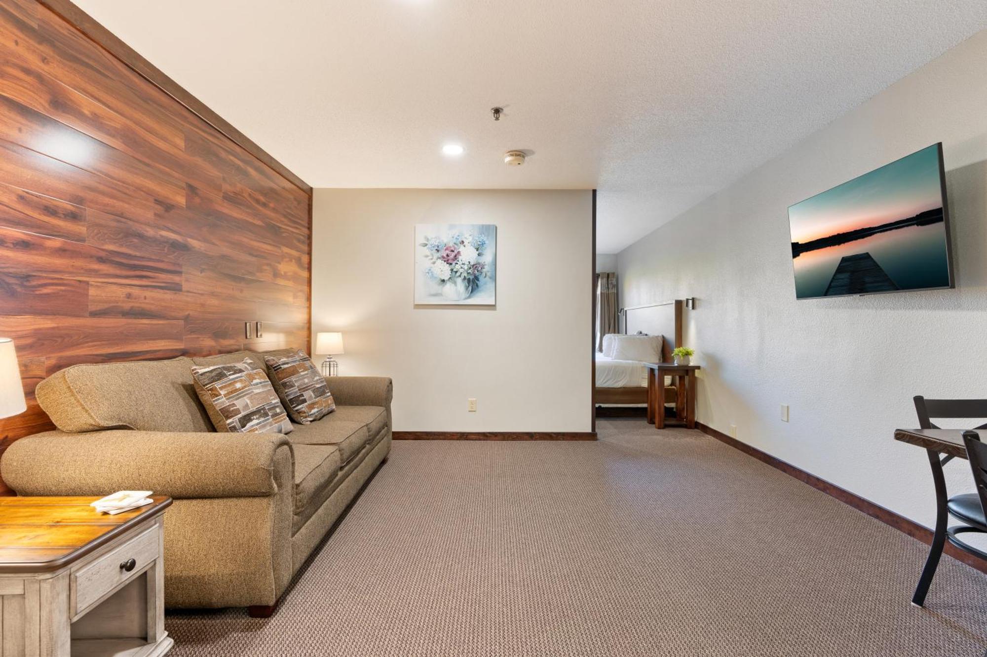 King Suite (1 King)