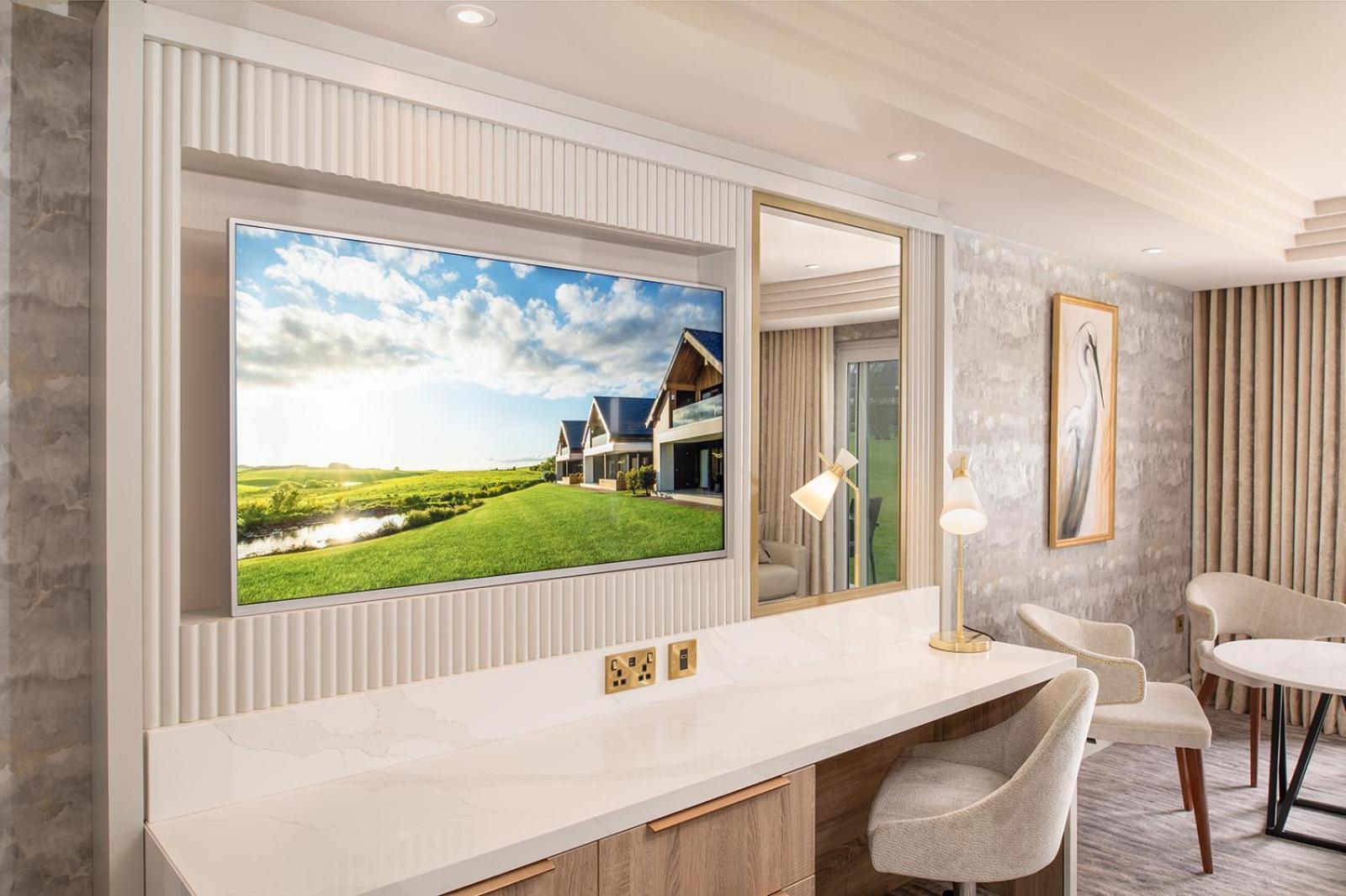 Luxury Suite with Garden View