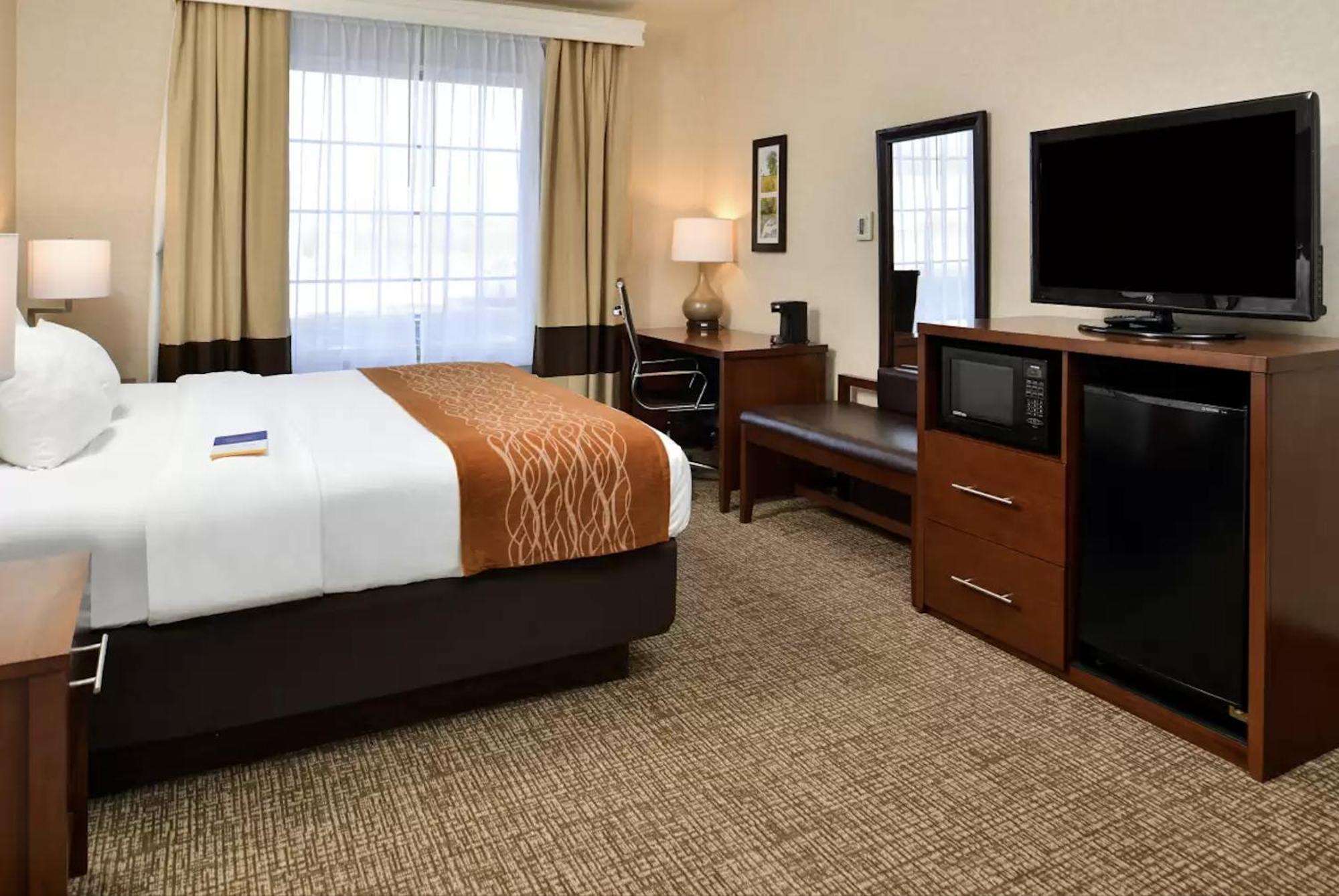King Suite - Accessible/Non-Smoking