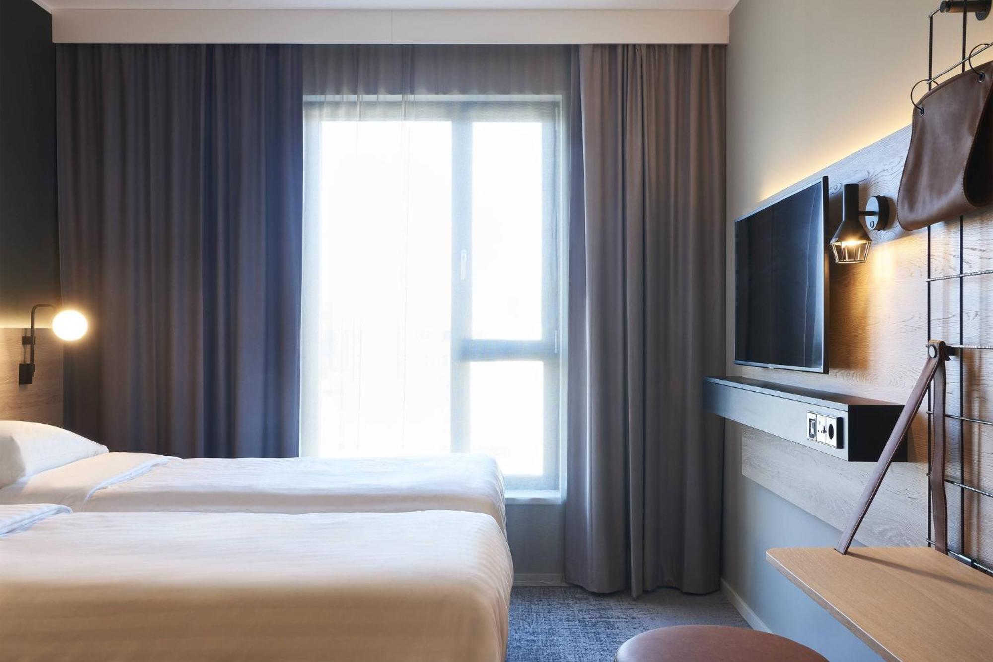 Moxy Twin Room,1634467491:JPEG