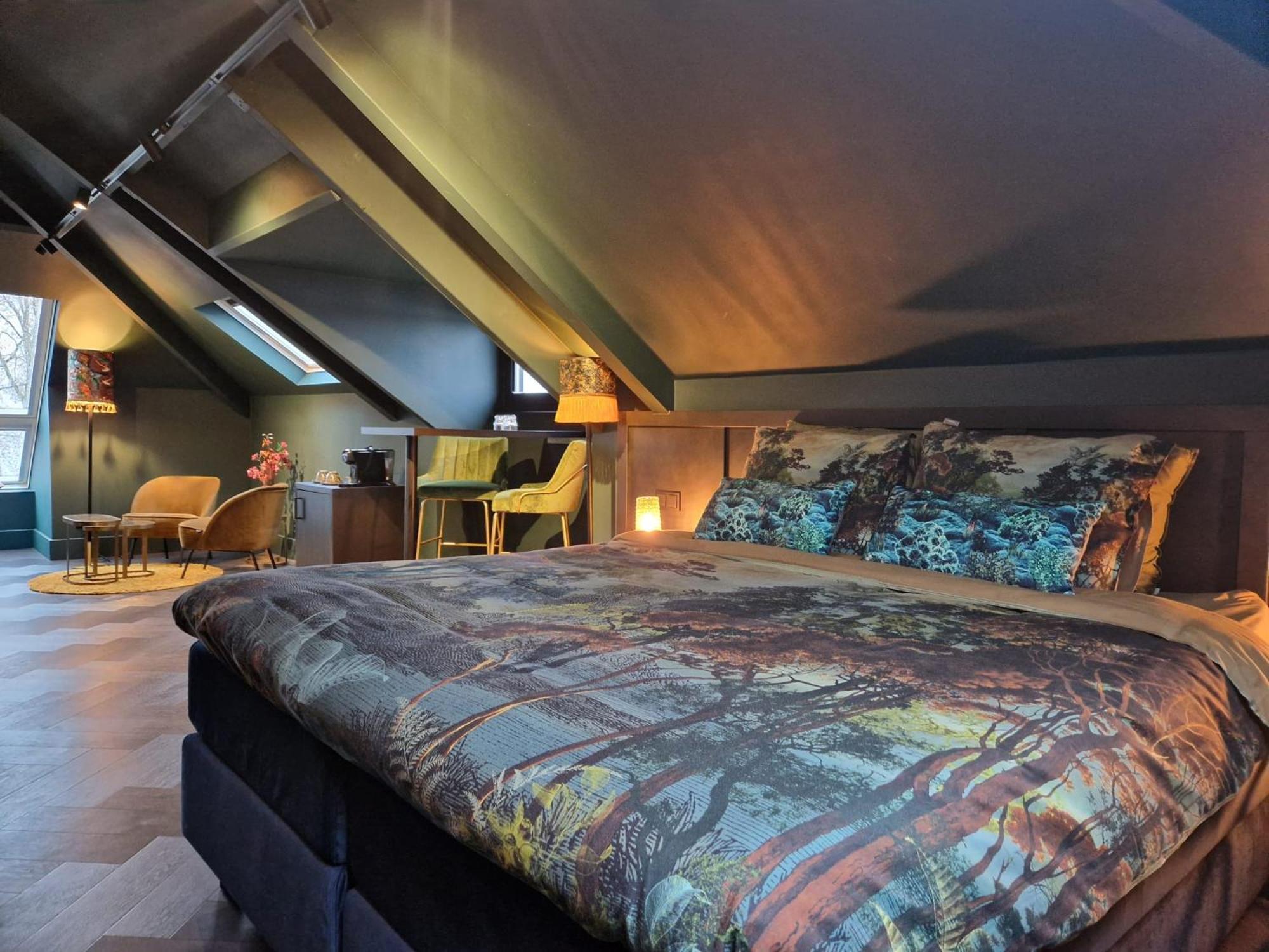 Kamer met Kingsize Bed en Uitzicht op Meer