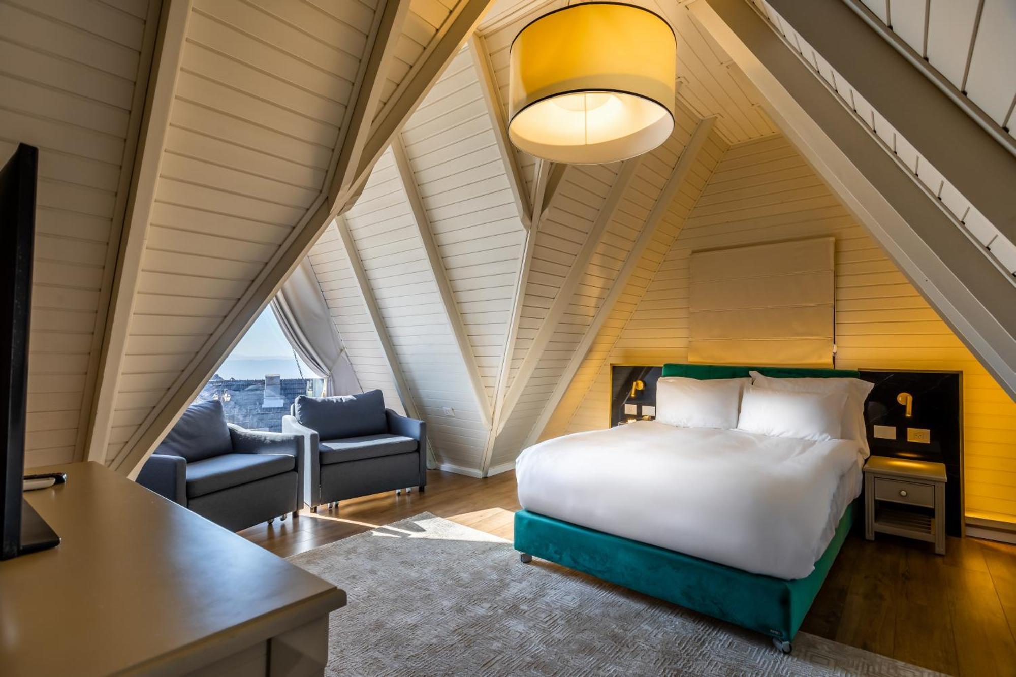 Duplex Cabin