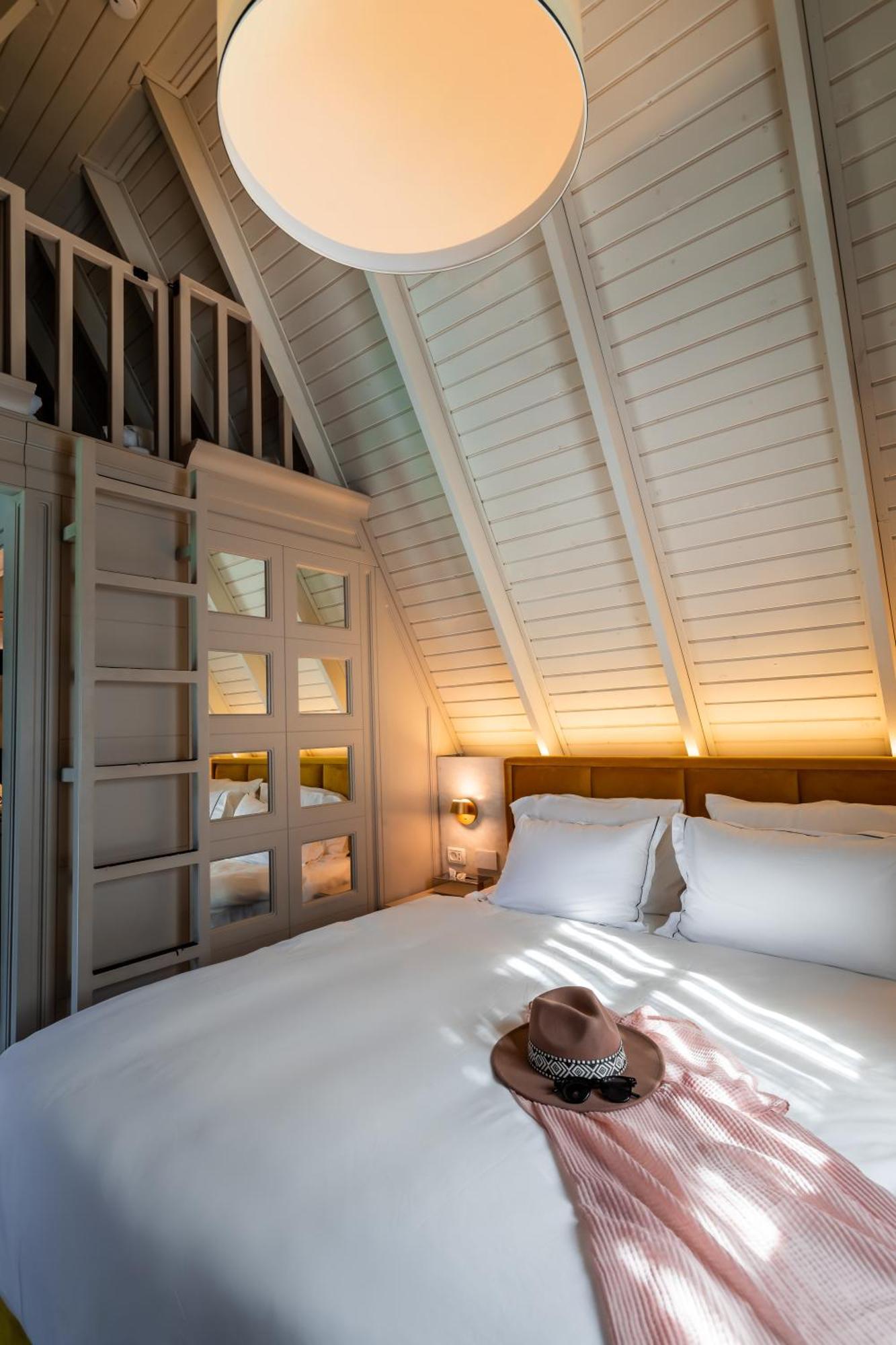 Deluxe Cabin