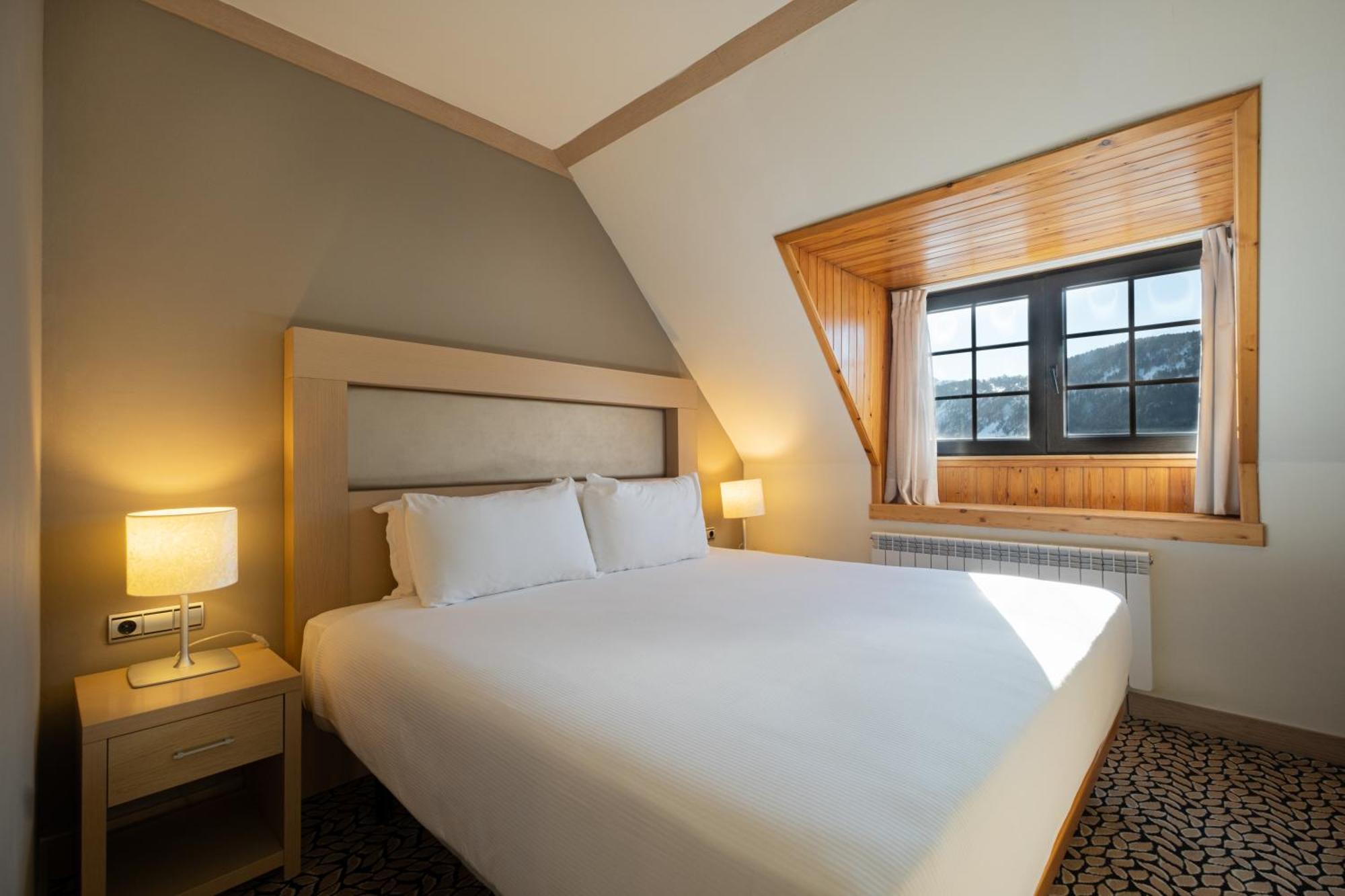Deluxe Double Room with Mountain View
