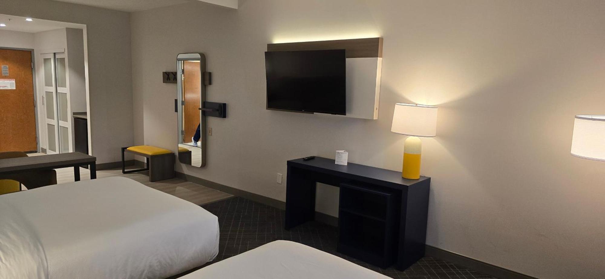 Queen Suite with Two Queen Beds - Accessible/Non-Smoking