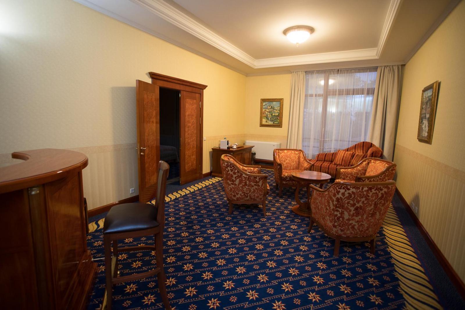 Deluxe Suite