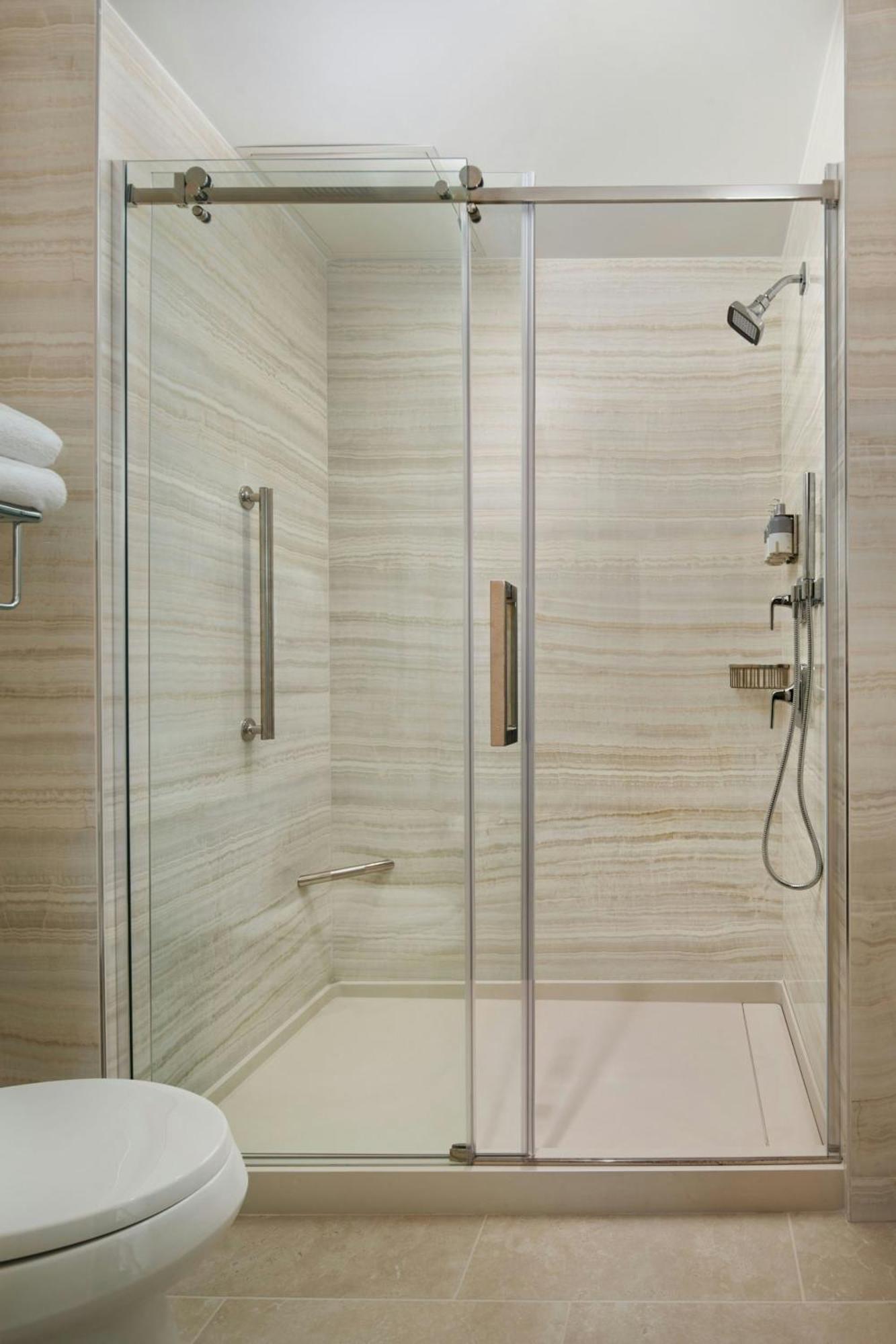 Two Queen Beds with Water Park View - Gulf Coast Tower/Mobility Accessible with Roll-In Shower