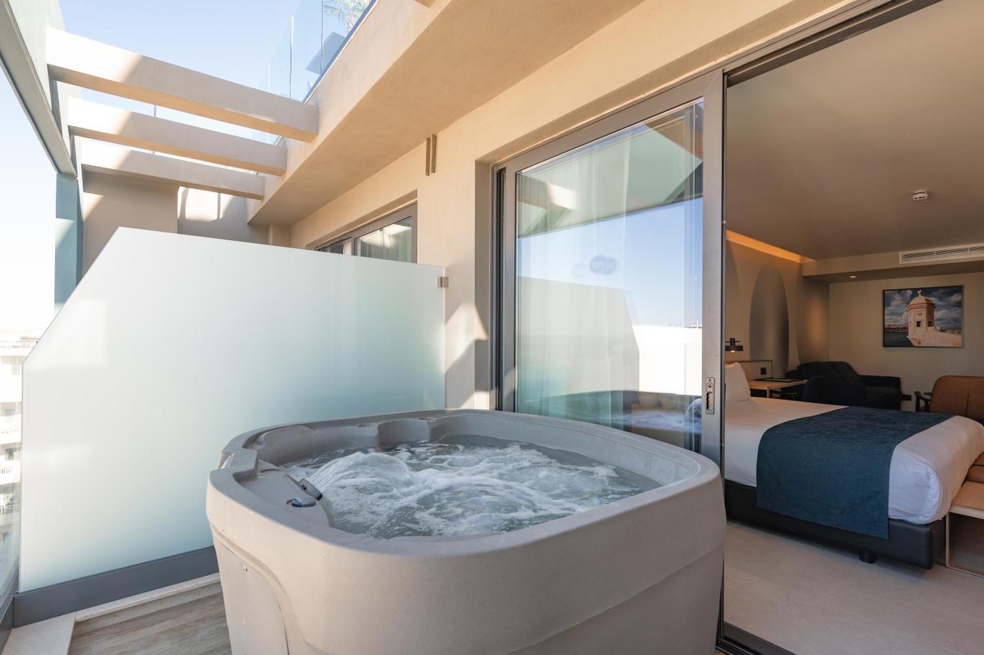 Junior King Suite Hot Tub Balcony Sofa Non-Smoking
