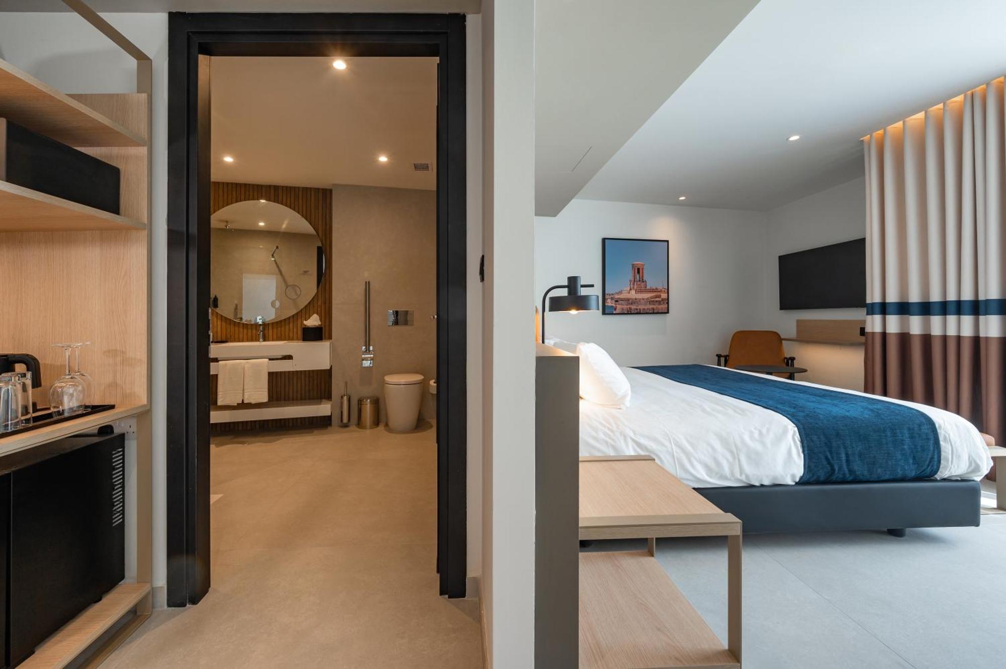 Deluxe Room Roll Shower Balcony Disability Access