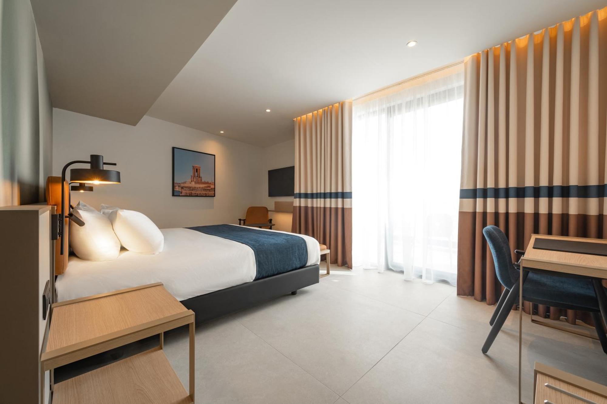 Deluxe Room Roll Shower Balcony Disability Access