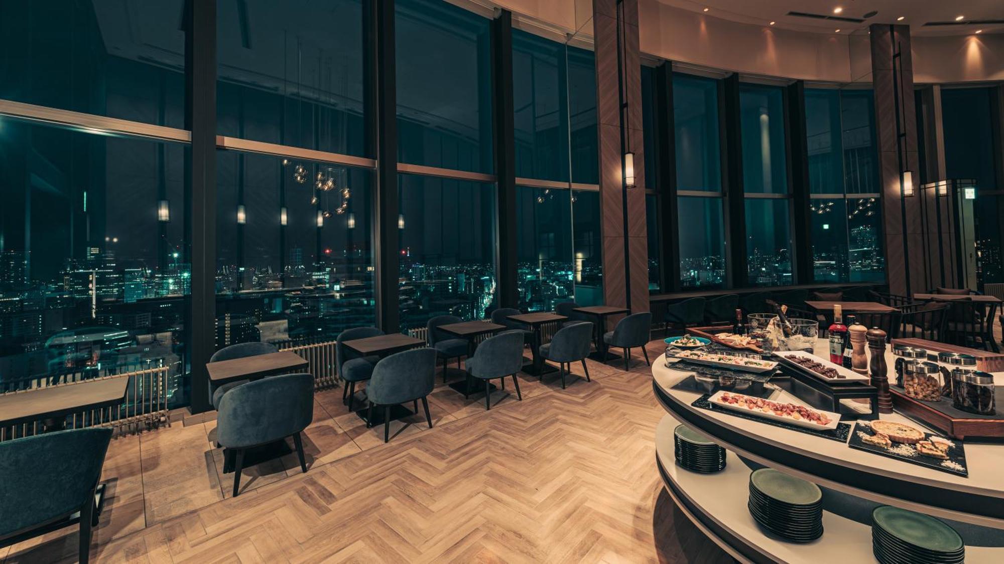 Club Royal Suite Family Room with Lounge Access - Non-Smoking