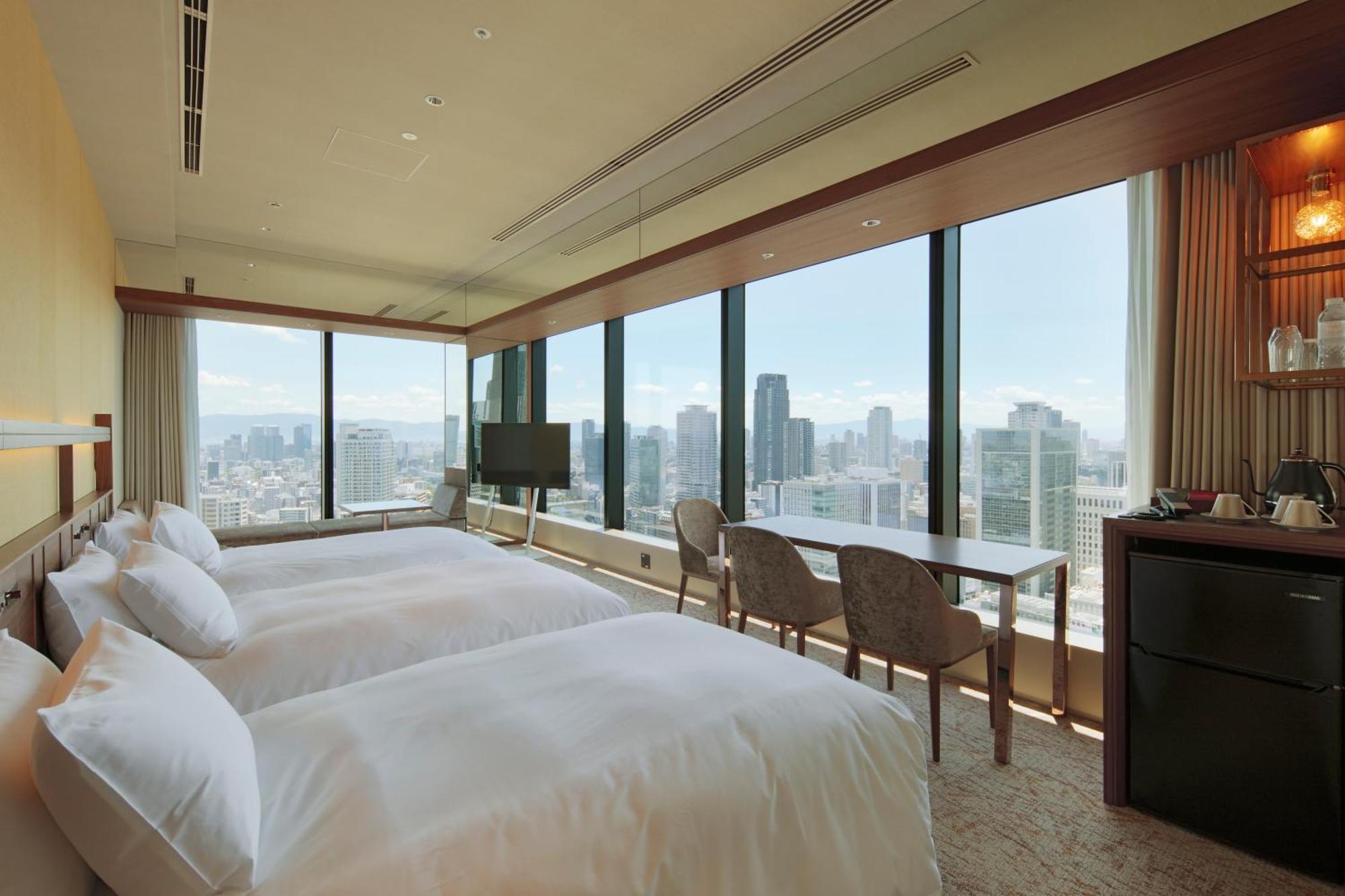Premium Triple Room with Sofa Bed and Lounge Access - High Floor - Non-Smoking