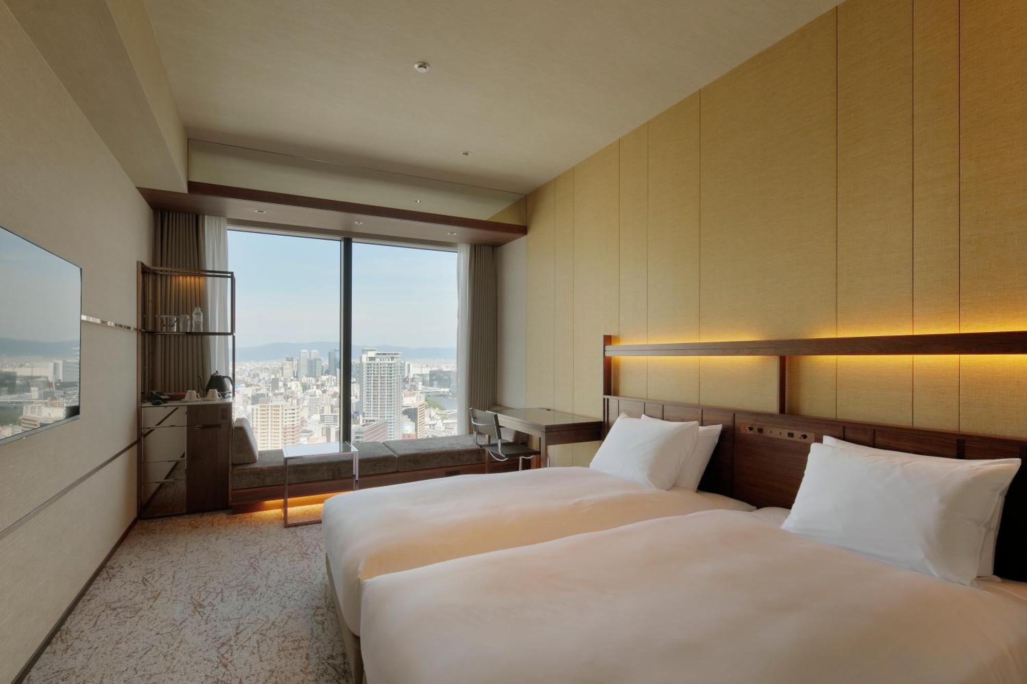 Executive Twin Room with Sofa Bed and Lounge Access - High Floor - Non-Smoking