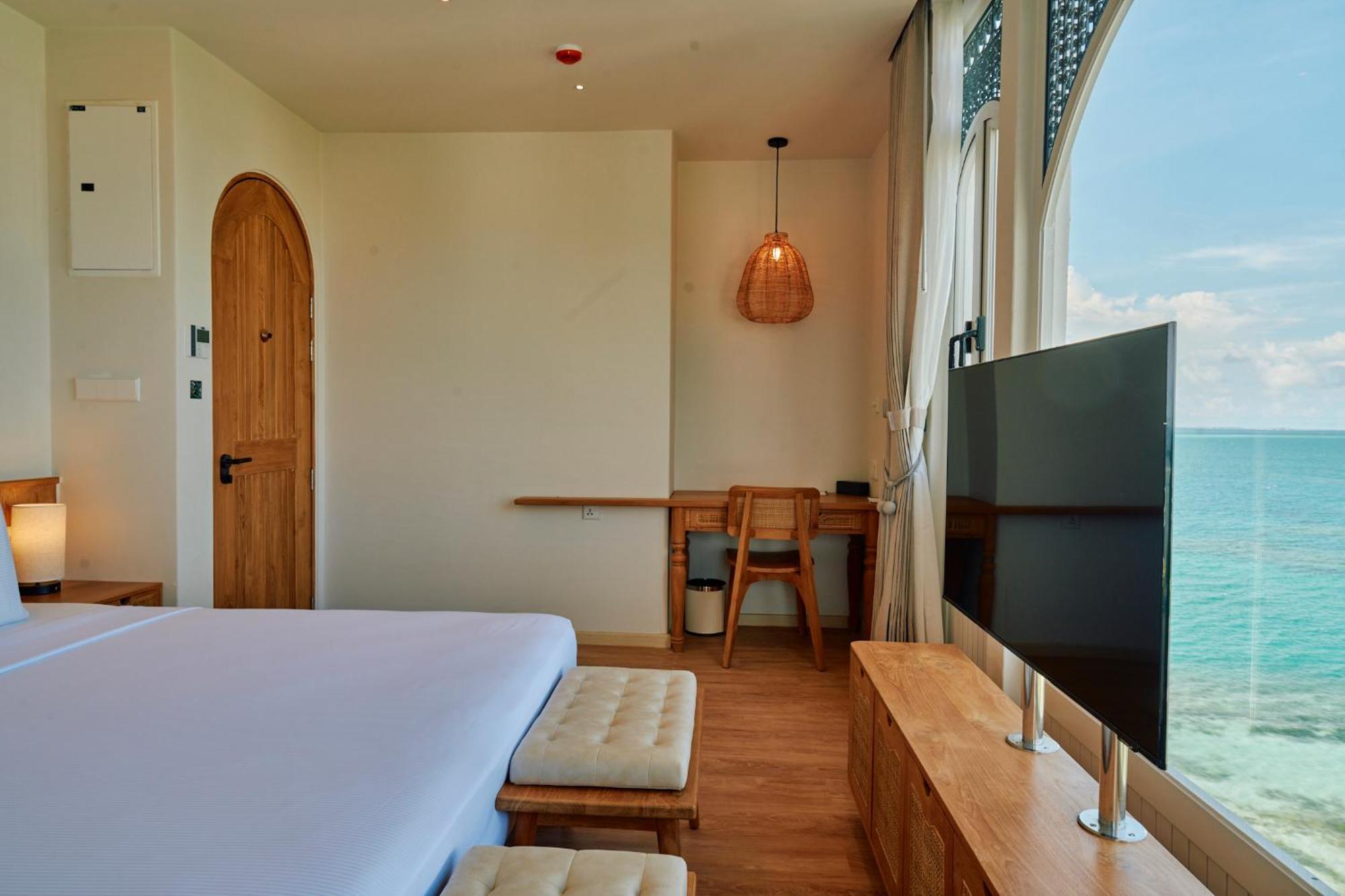 Deluxe Seaview Room