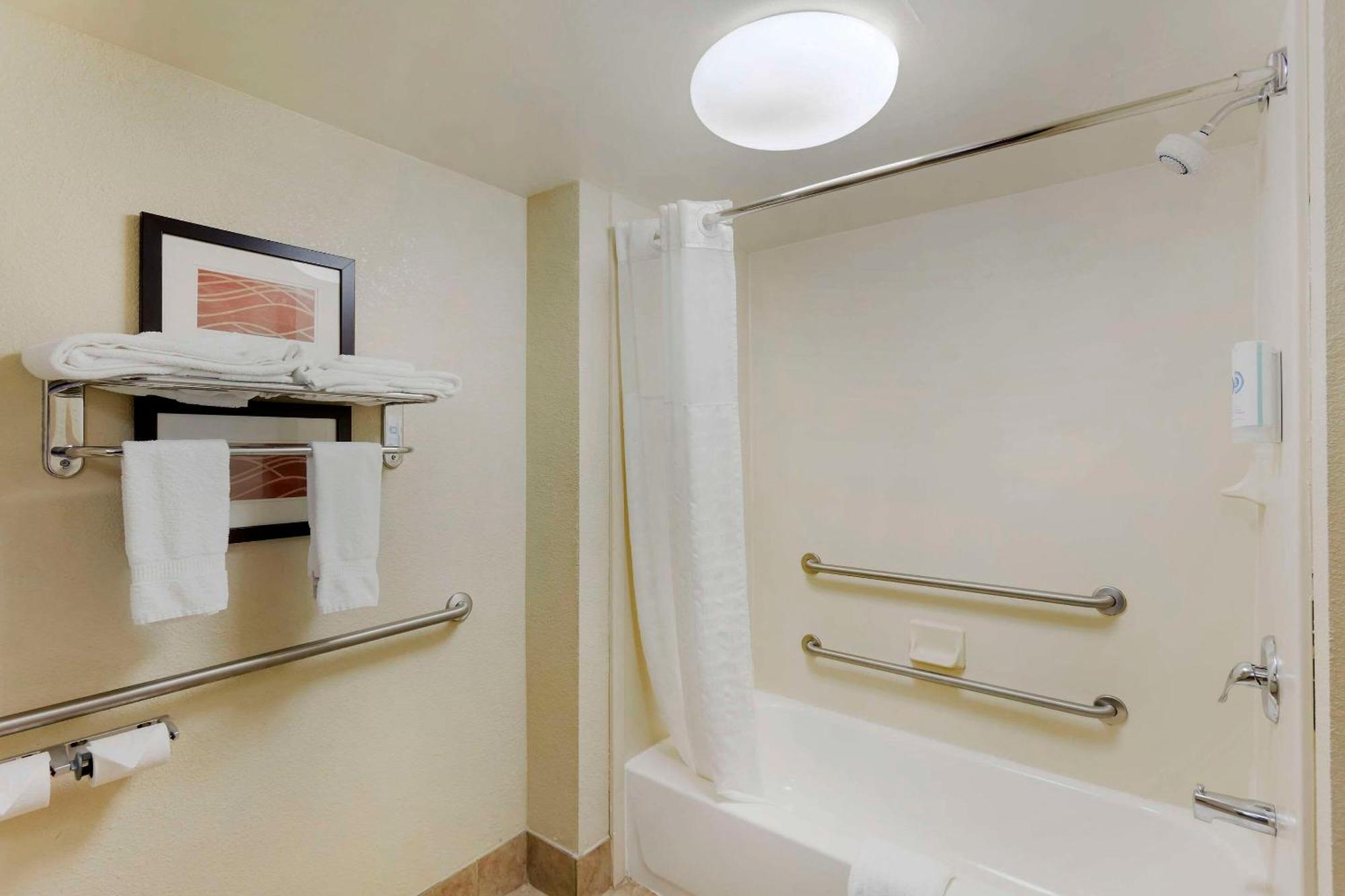 Queen Room - Disability Access/Non-Smoking