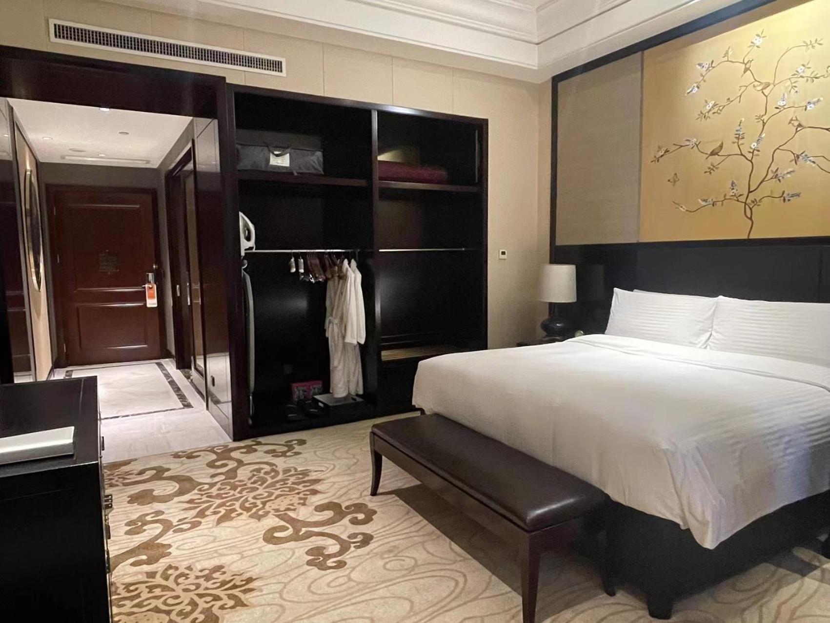 King Room - Mobility Access/Smoking