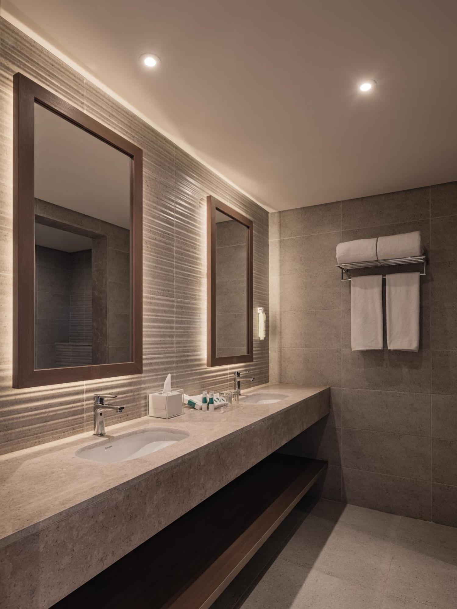 Executive Suite met Queensize Bed en Uitzicht op Zee - Directe Toegang tot het Zwembad