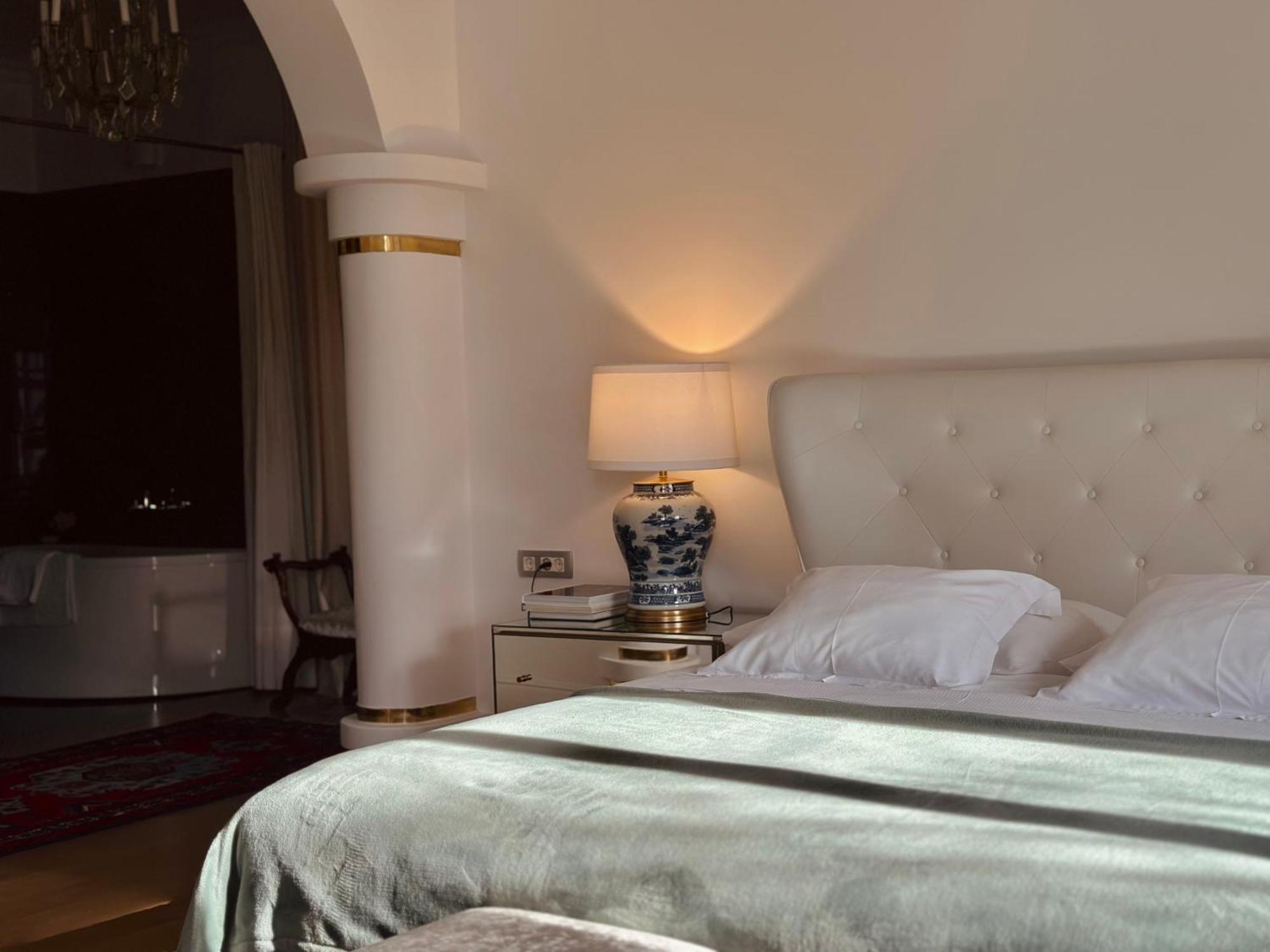 Luxury King Room