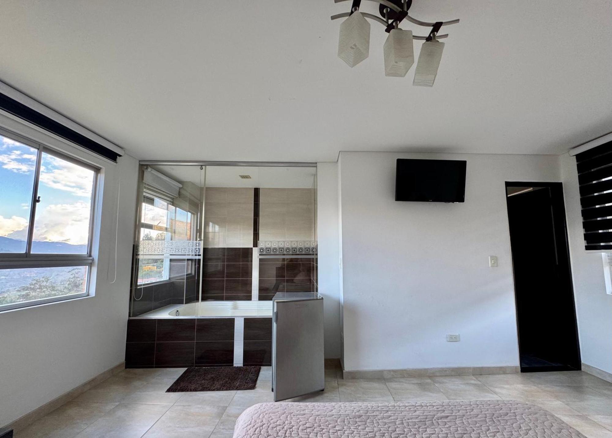 Deluxe Room,1642663747:JPEG