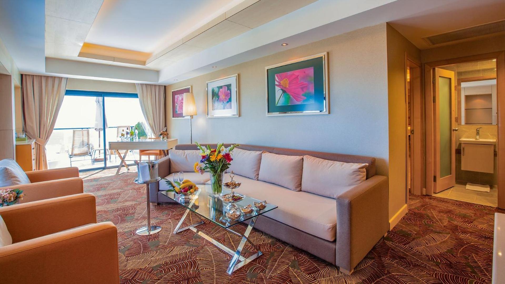 Deluxe King Suite