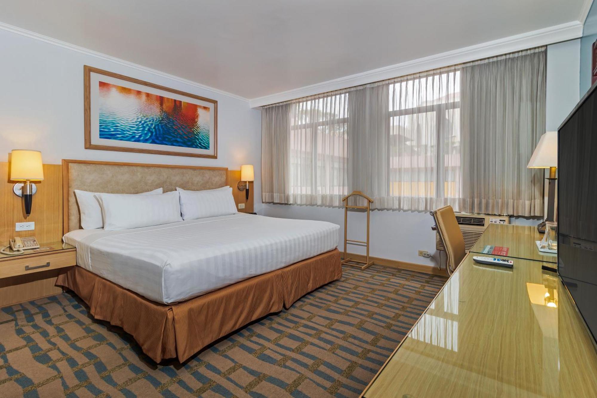 Deluxe King Room - Non-Smoking