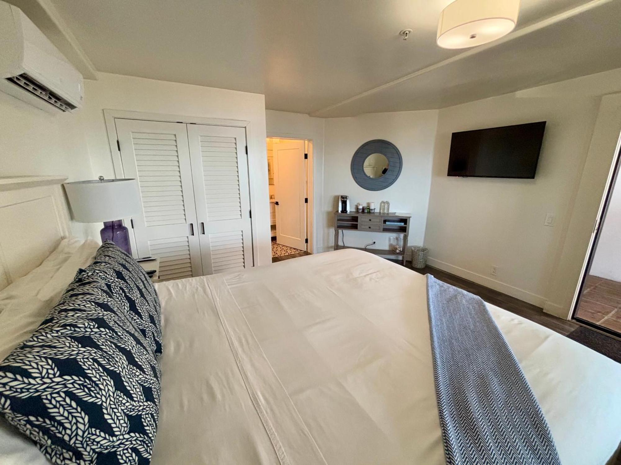 Deluxe King Room with Ocean View (Estrellamar)