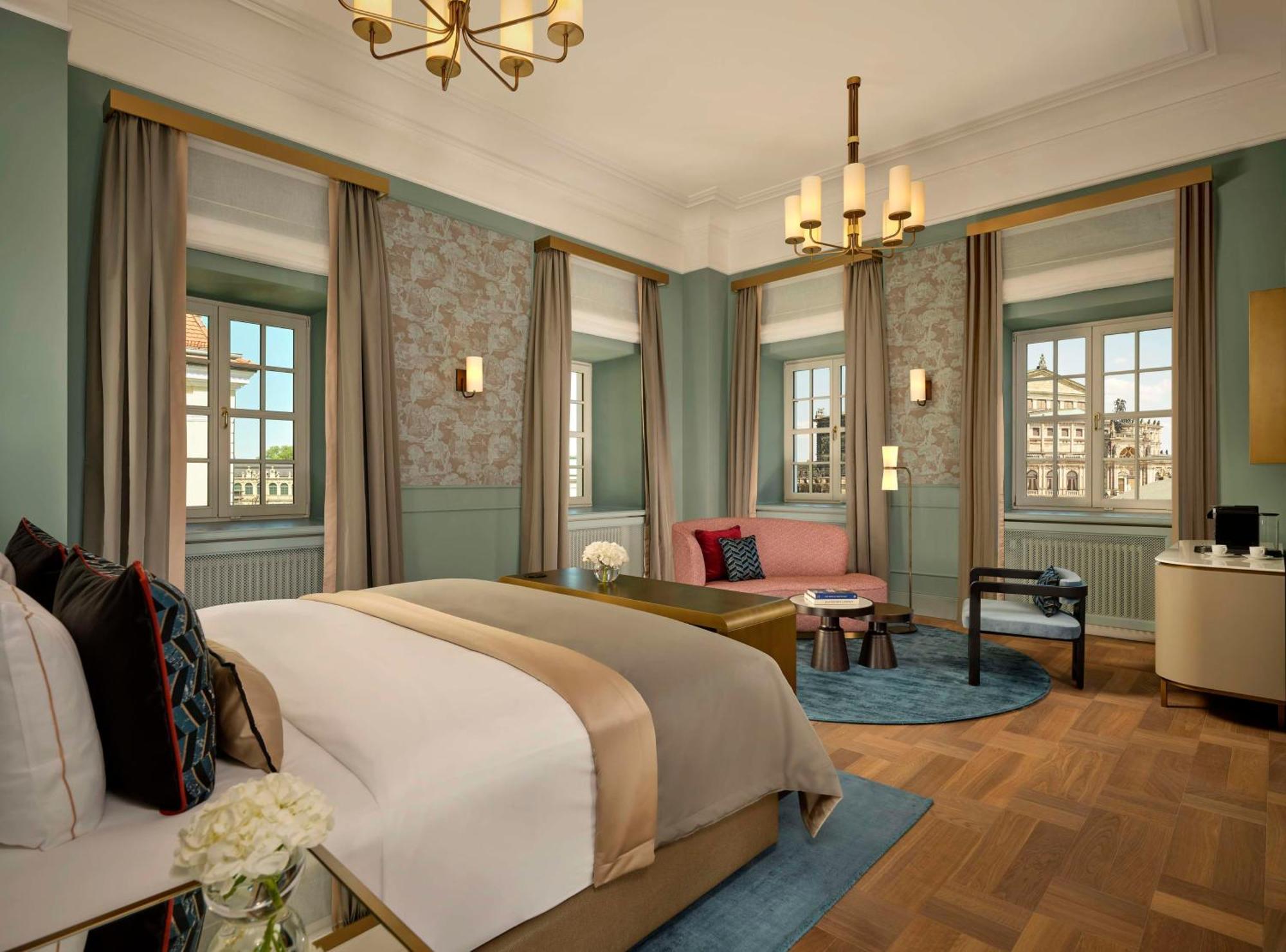 Grand Palais View Room