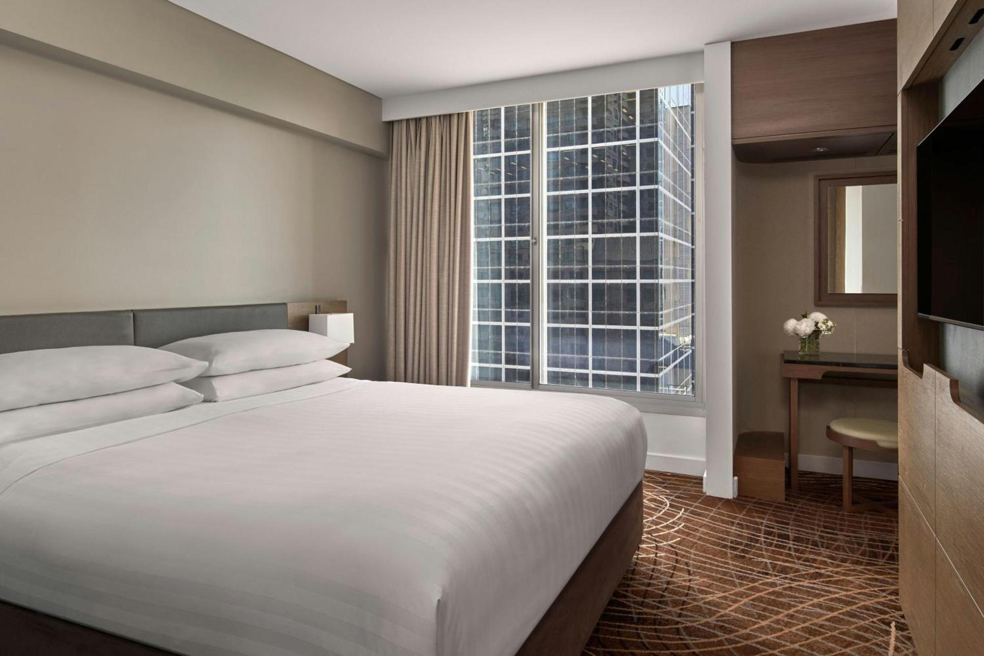 1 Bedroom Suite, 1 King, City view