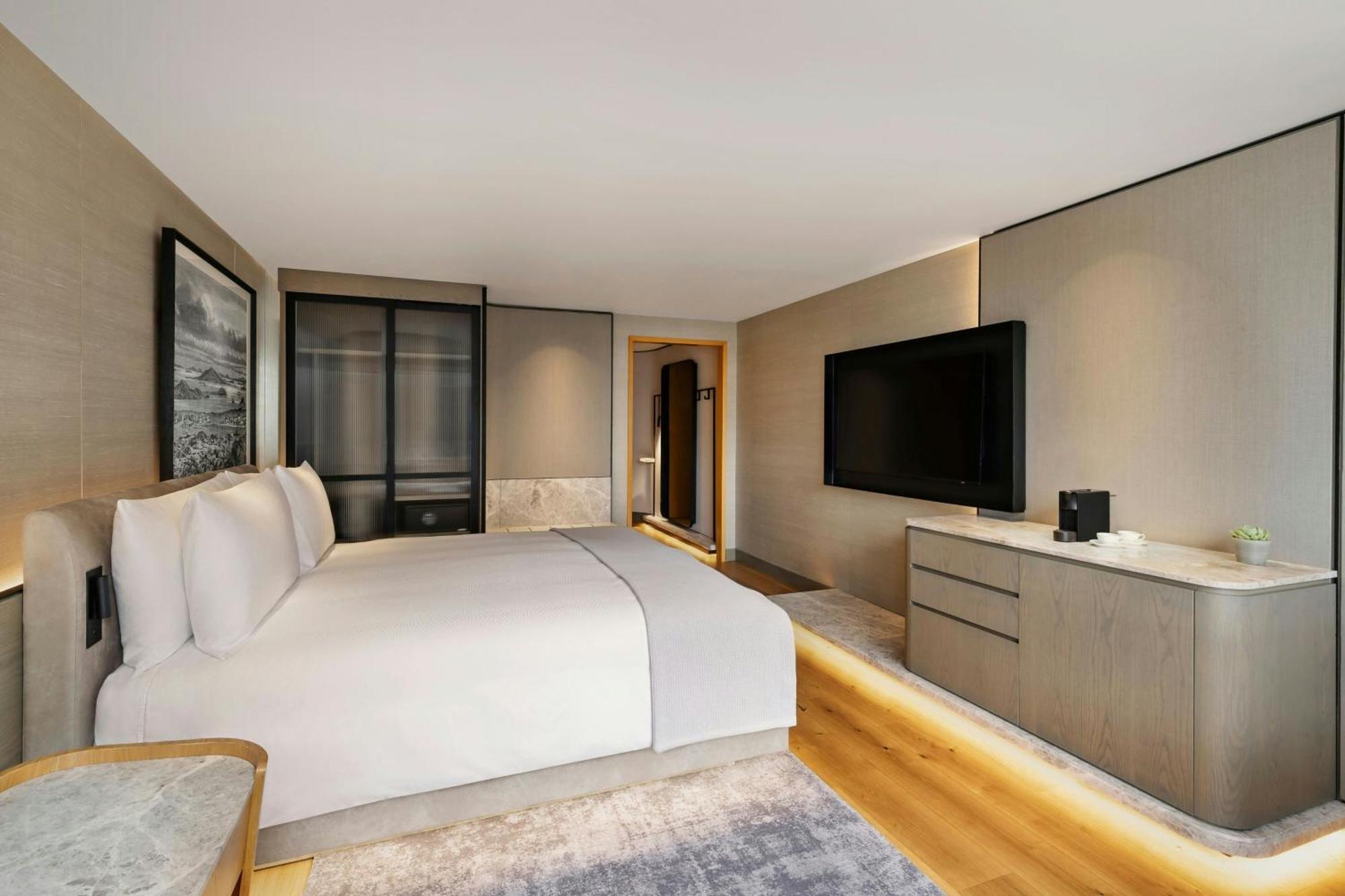 Deluxe King Room